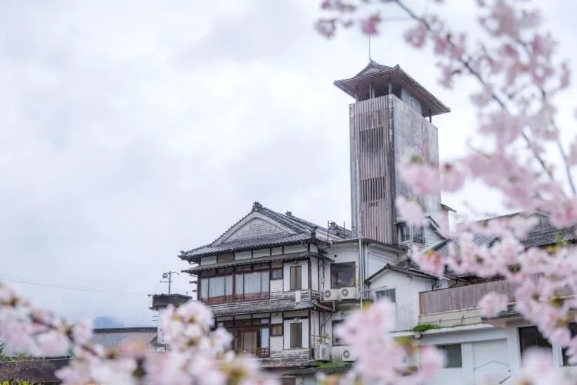 Property building in Wataya Besso