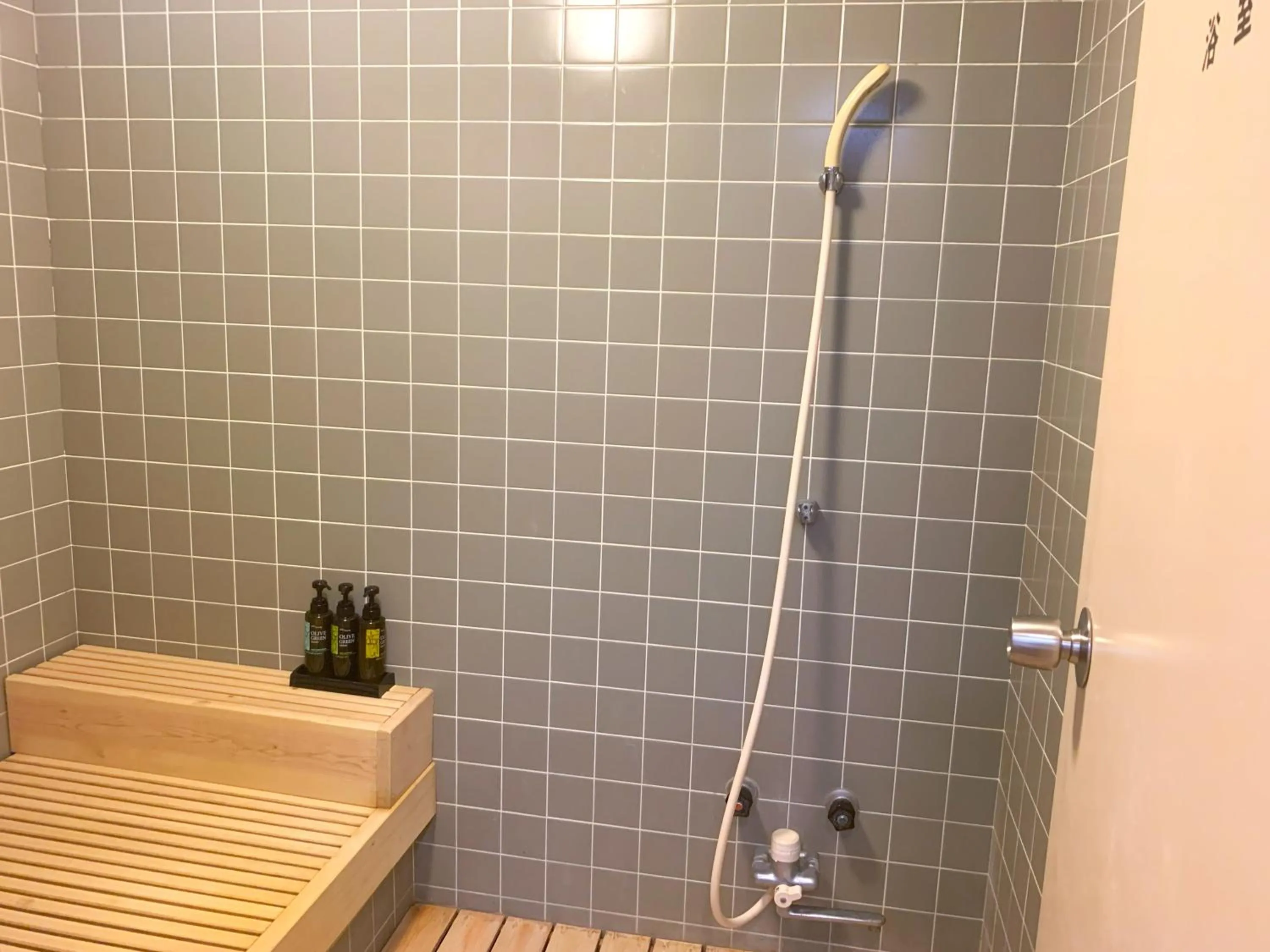 Shower in Wataya Besso