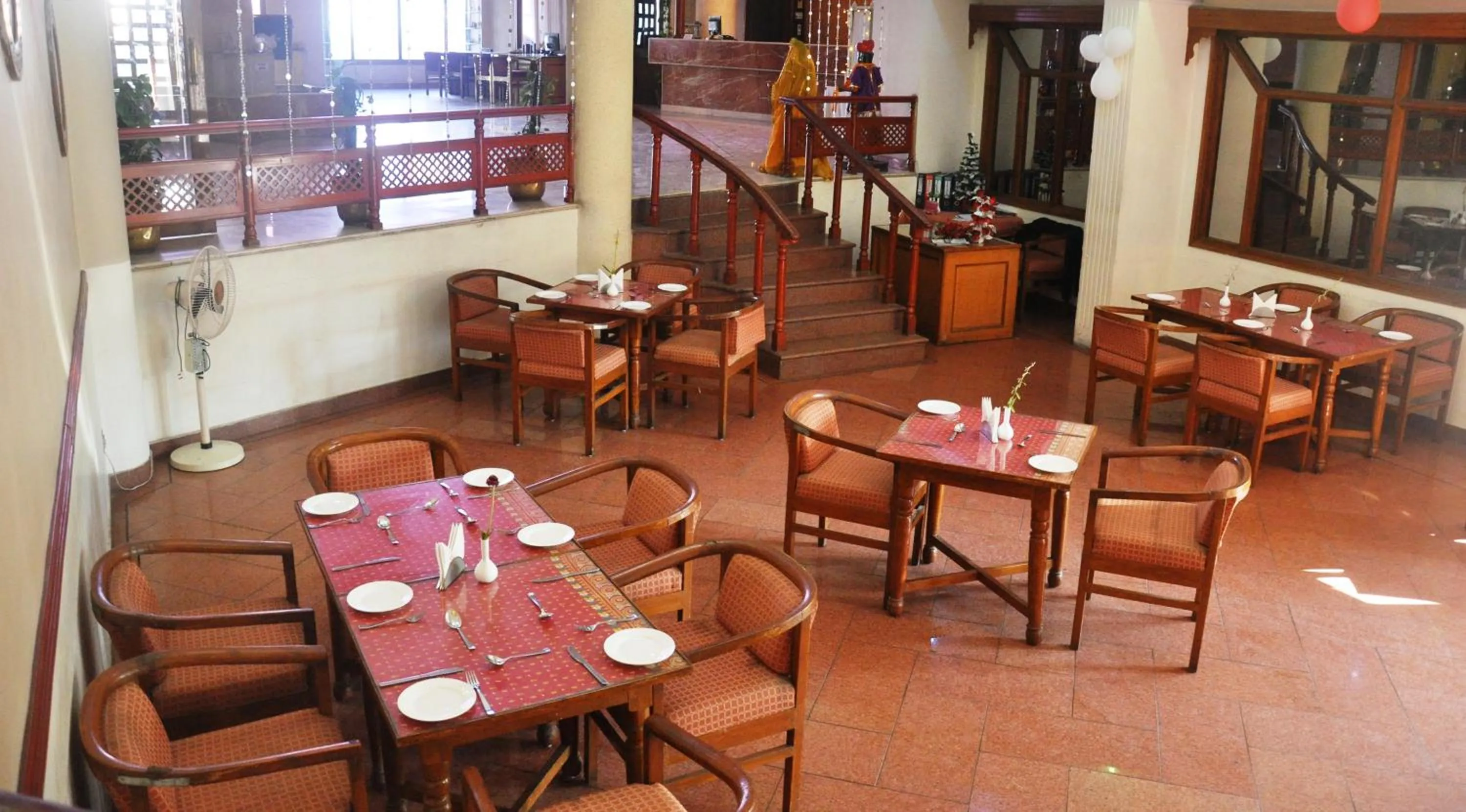 Restaurant/places to eat in Hotel Vishnupriya