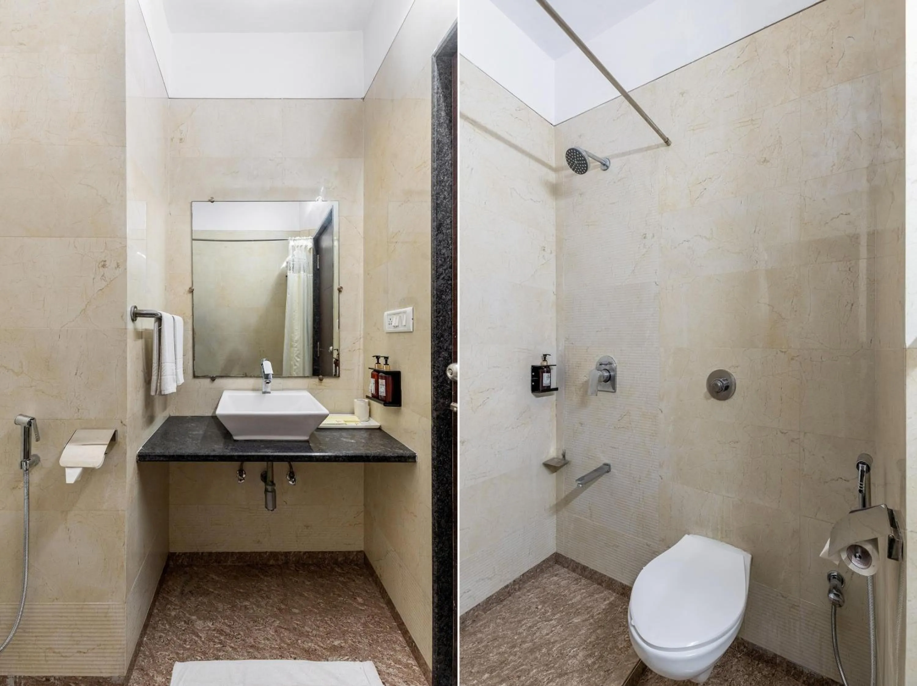 Toilet in Hotel Vishnupriya