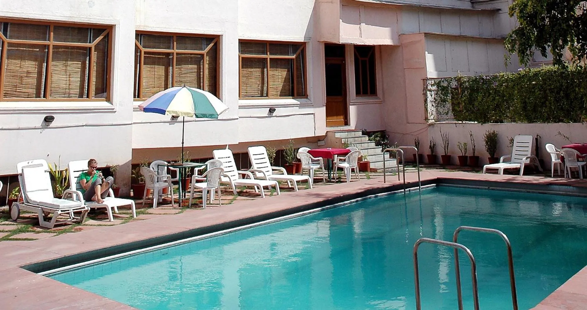 Swimming pool in Hotel Vishnupriya