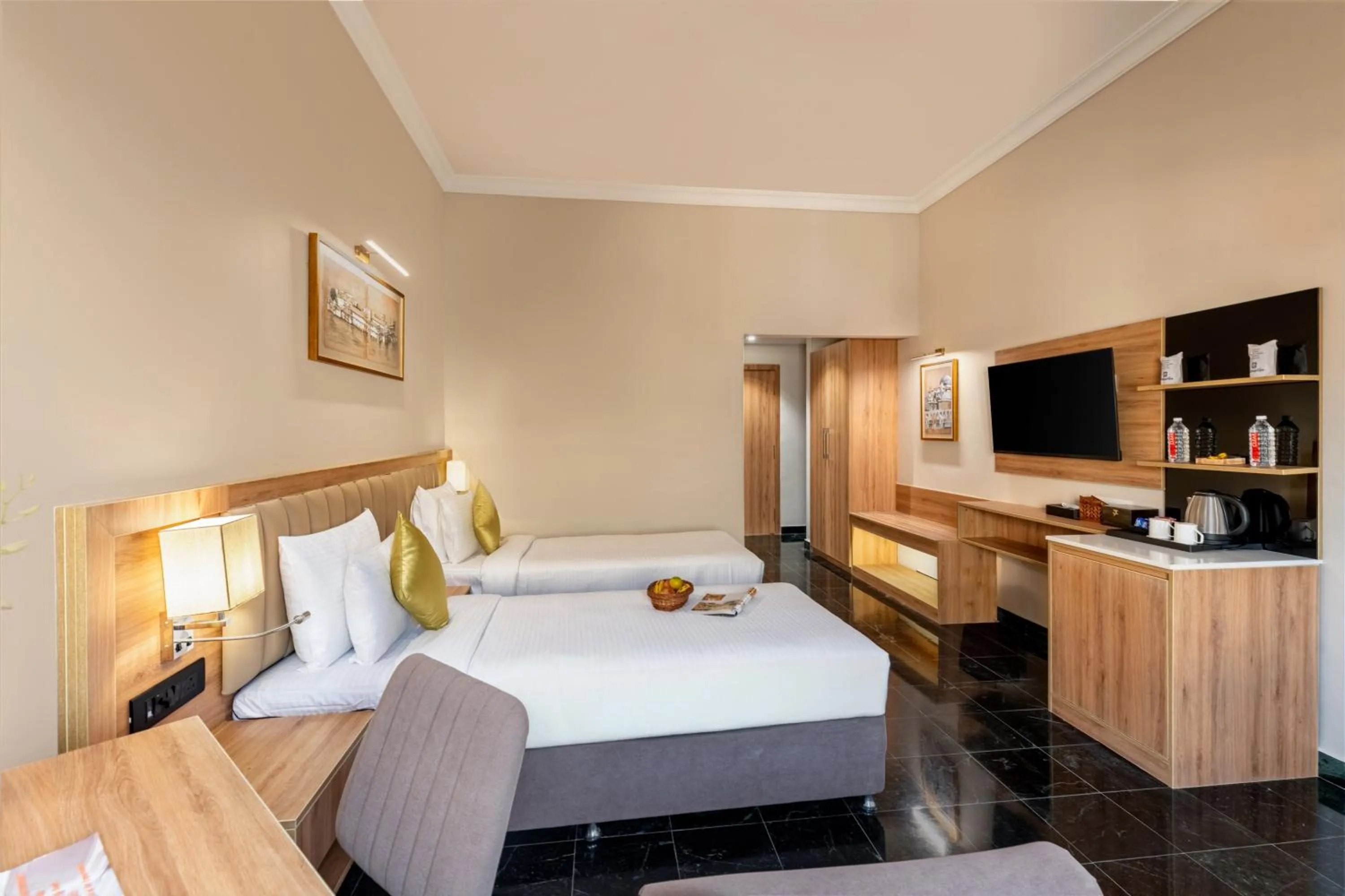 Coffee/tea facilities, Bed in Hotel Vishnupriya