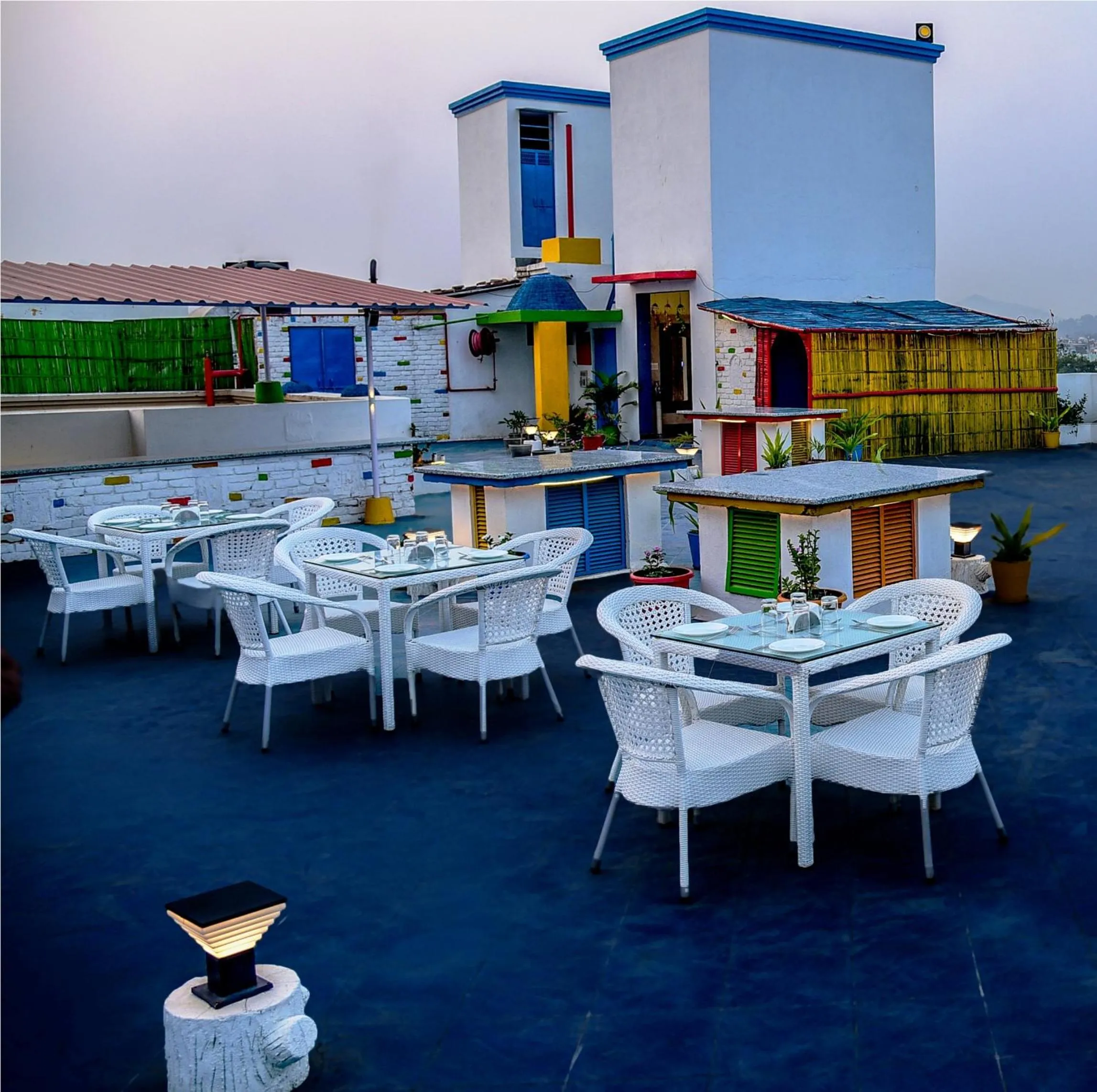 Restaurant/places to eat in Hotel Vishnupriya