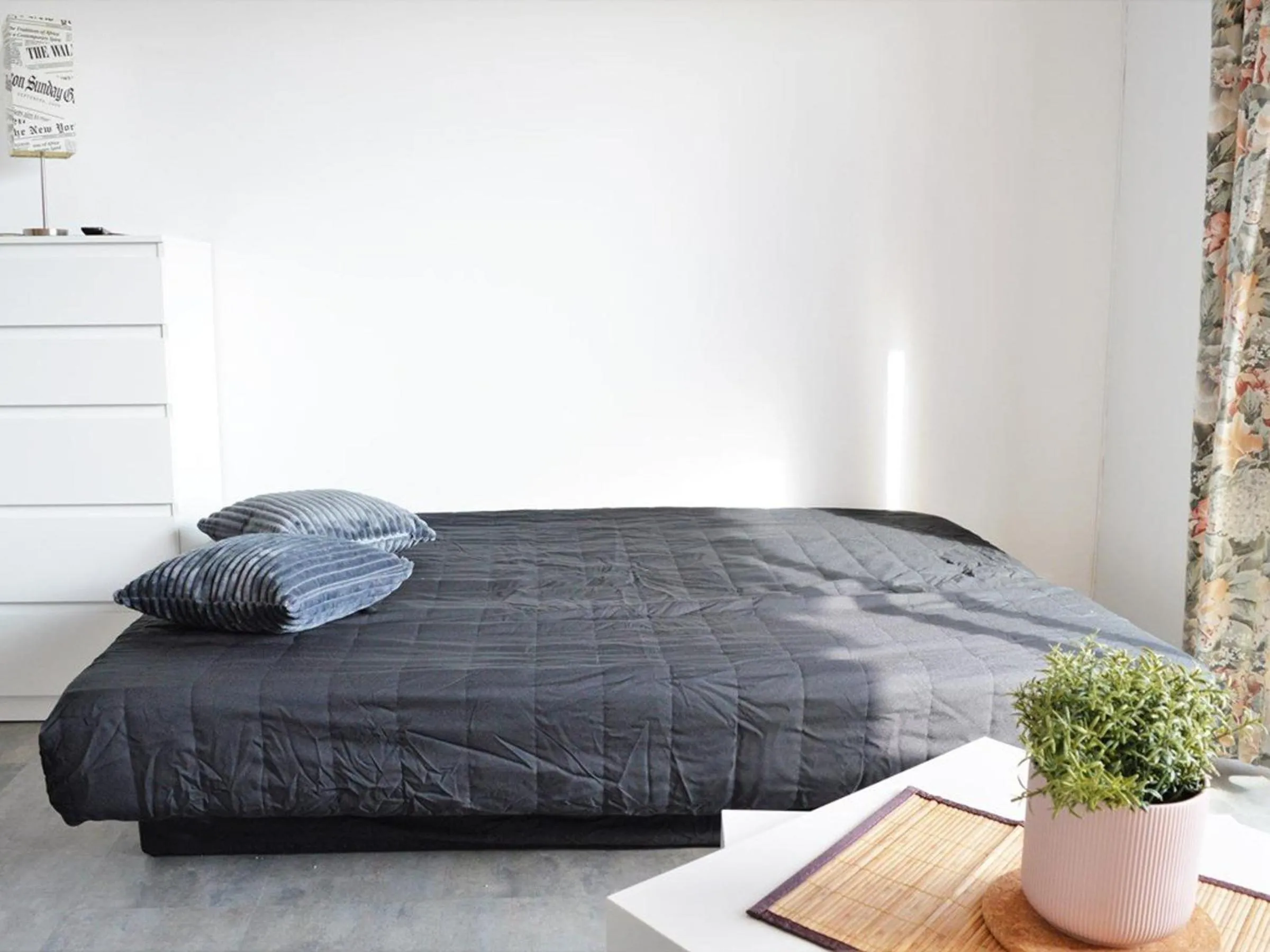 Bed in Studio 4 couchages avec terrasse, parking et proche plage au Lavandou - FR-1-251-240