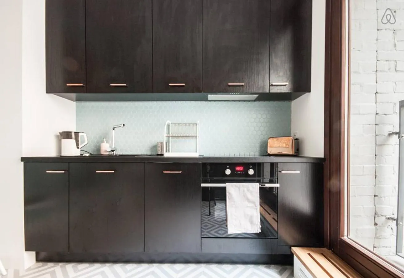 Kitchen or kitchenette in oompH Warsaw Central STREET ART Apartments