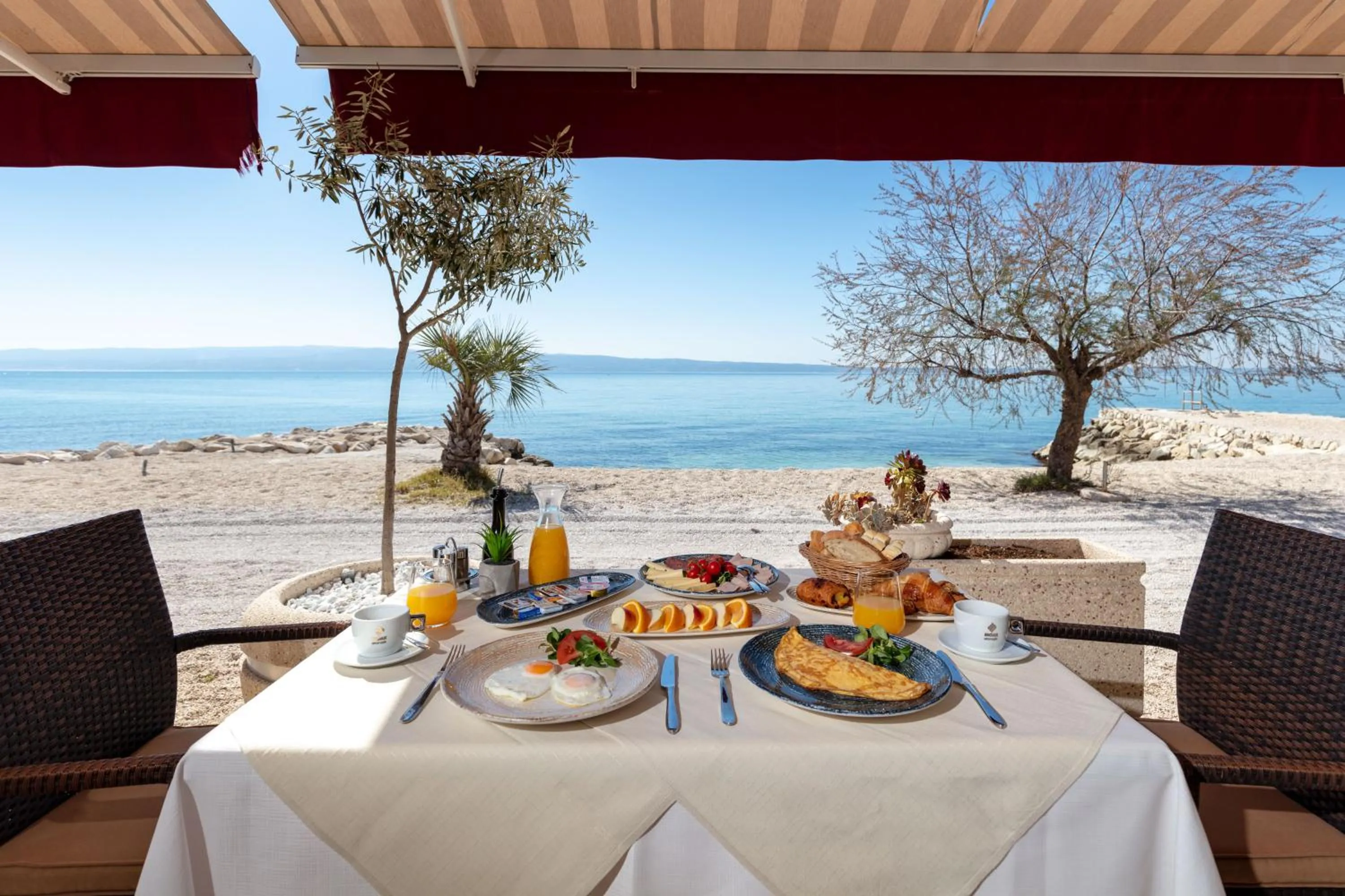 Breakfast in Luxury Villa Karla