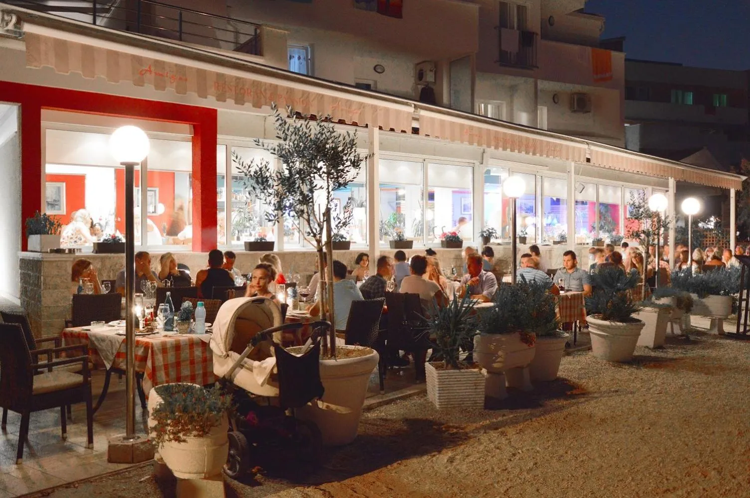 Restaurant/places to eat in Luxury Villa Karla