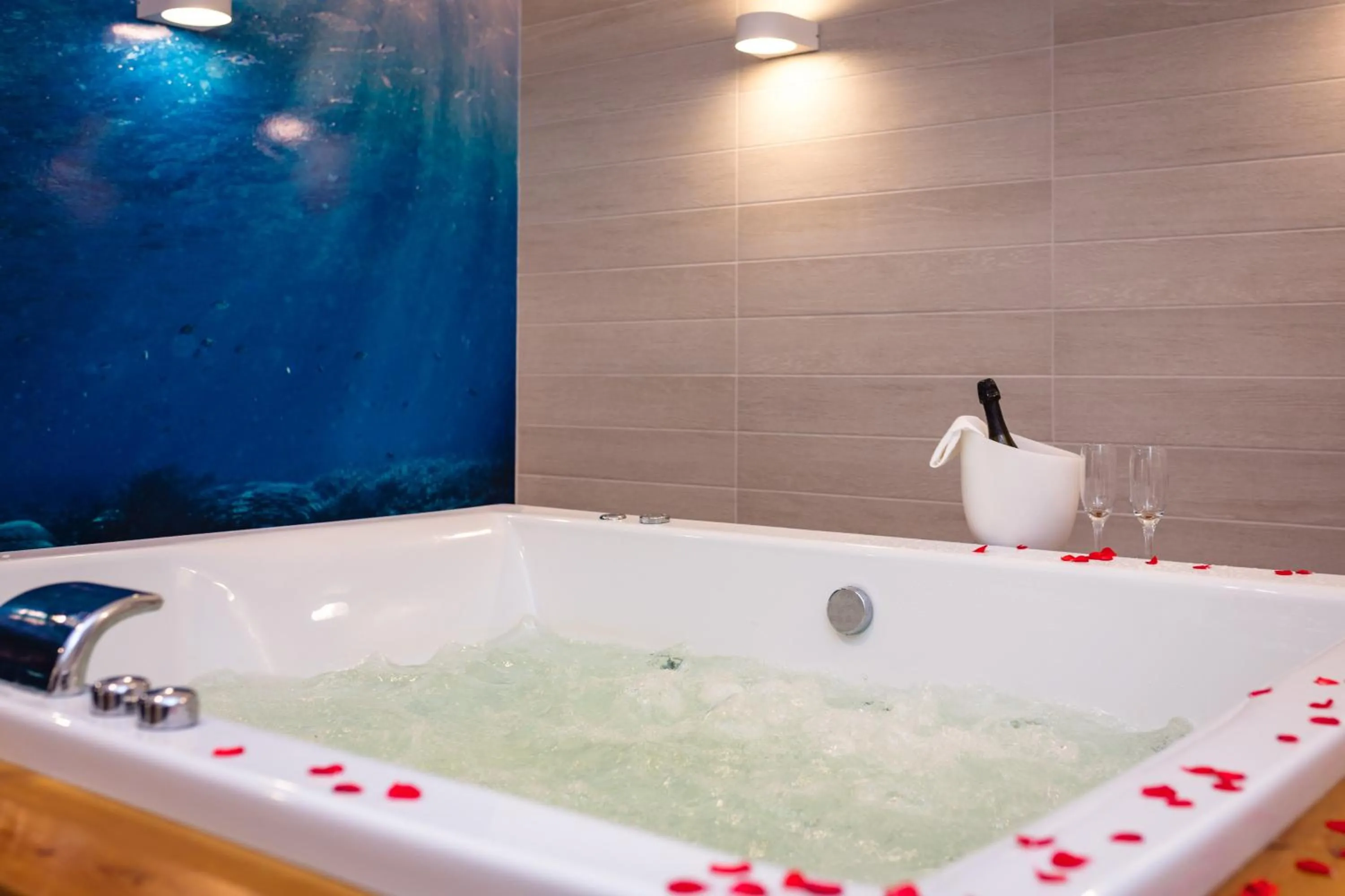 Hot Tub in Luxury Villa Karla