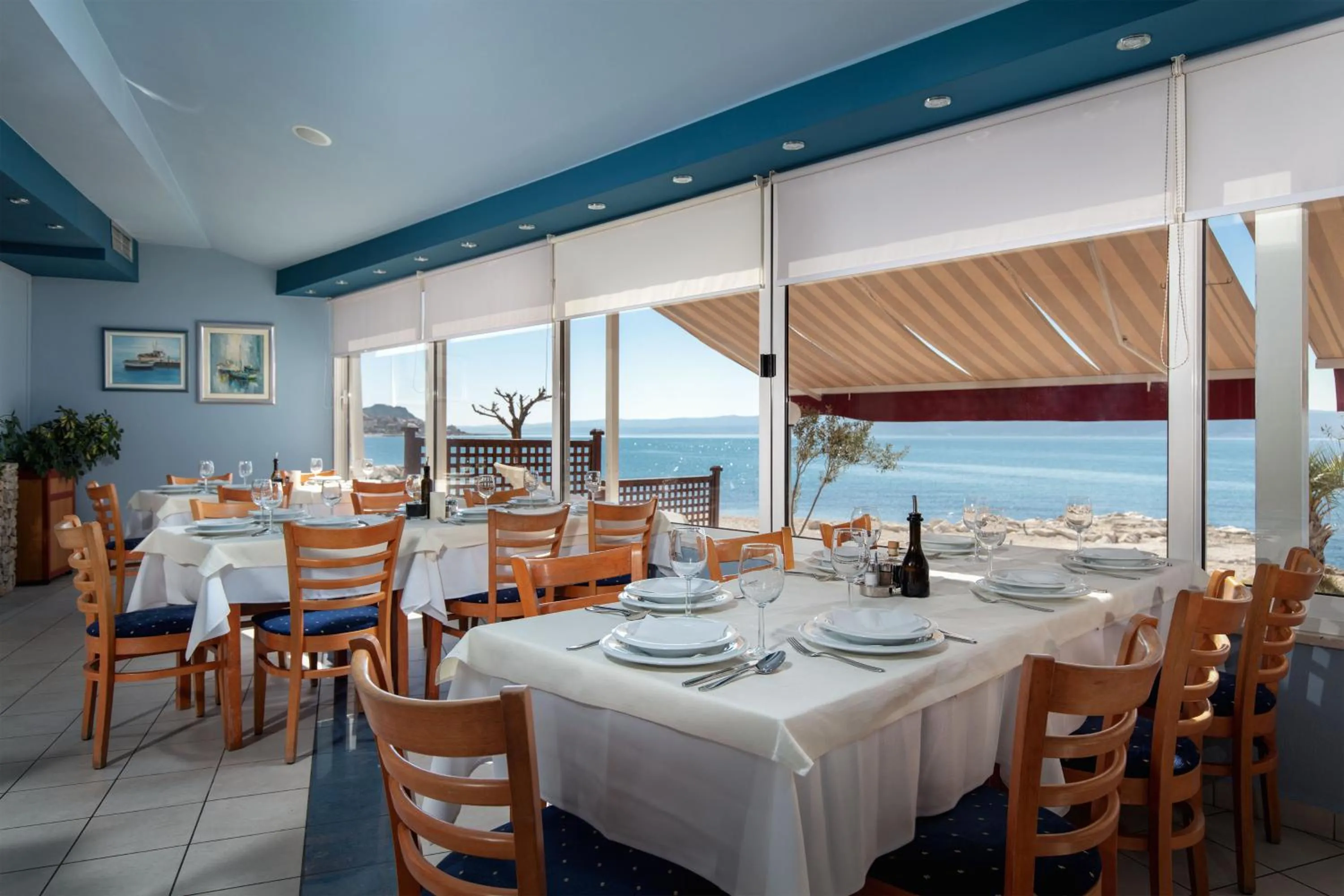 Restaurant/places to eat in Luxury Villa Karla
