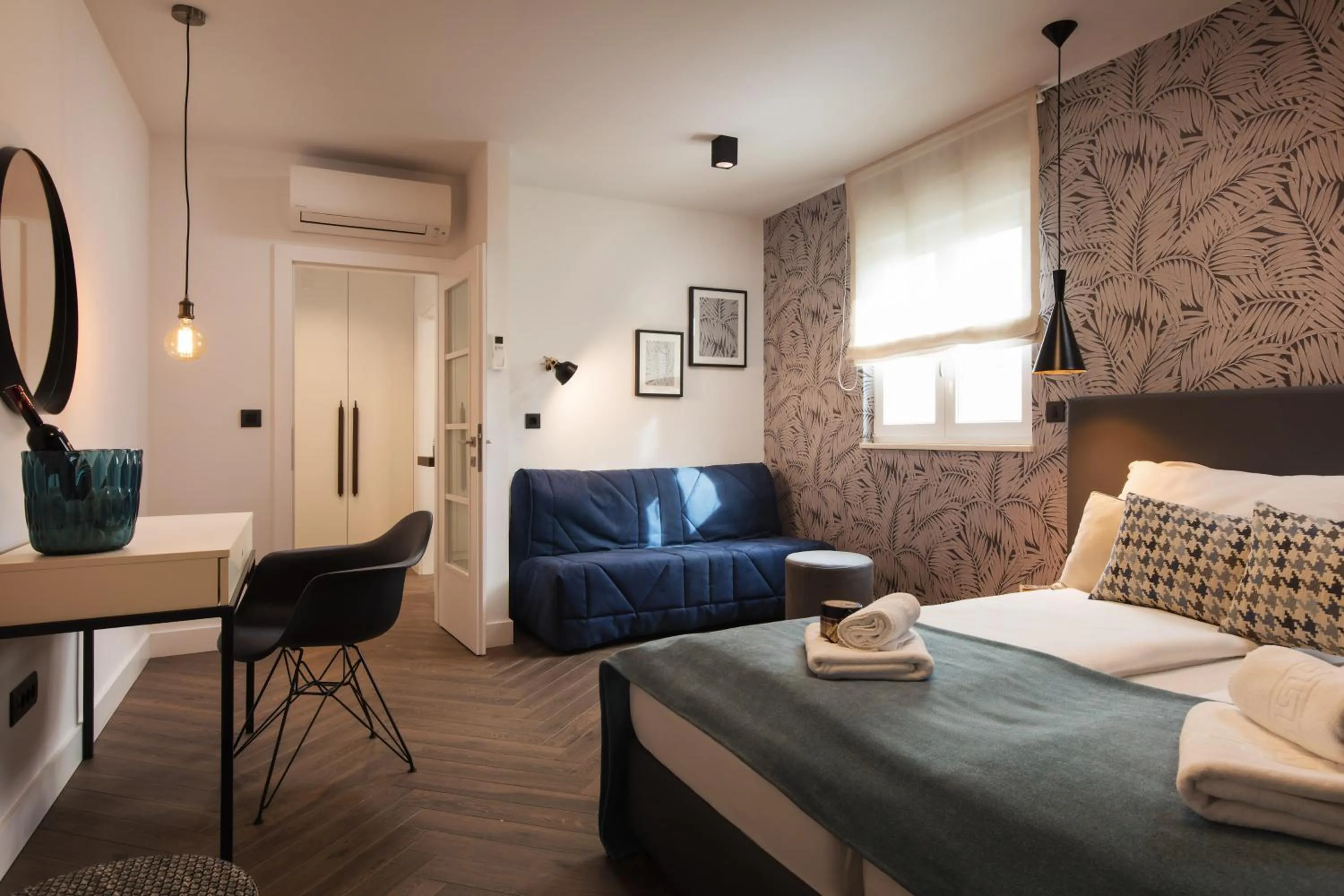 Photo of the whole room, Bed in Luxury Villa Karla