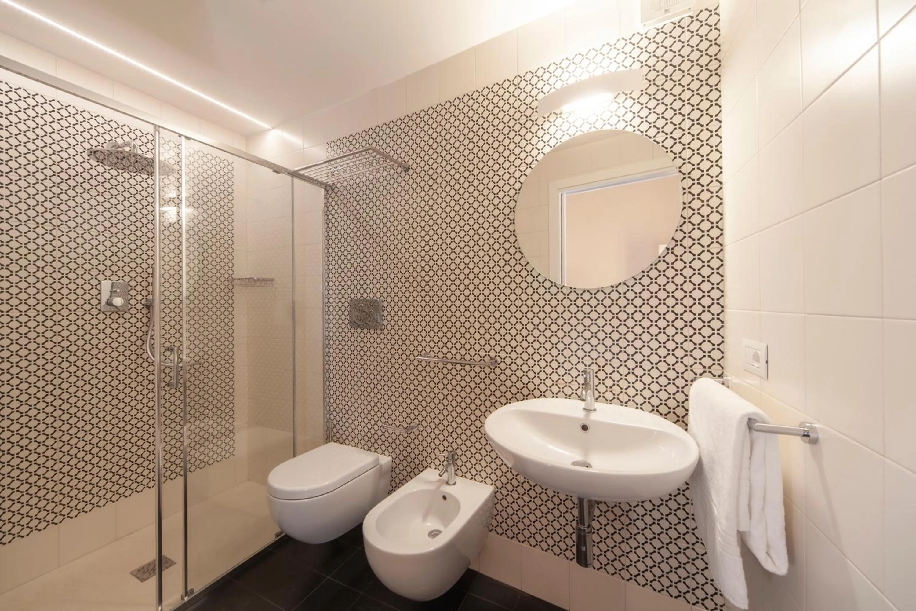 Shower in Borgo d'Orlando - Small Country Hotel