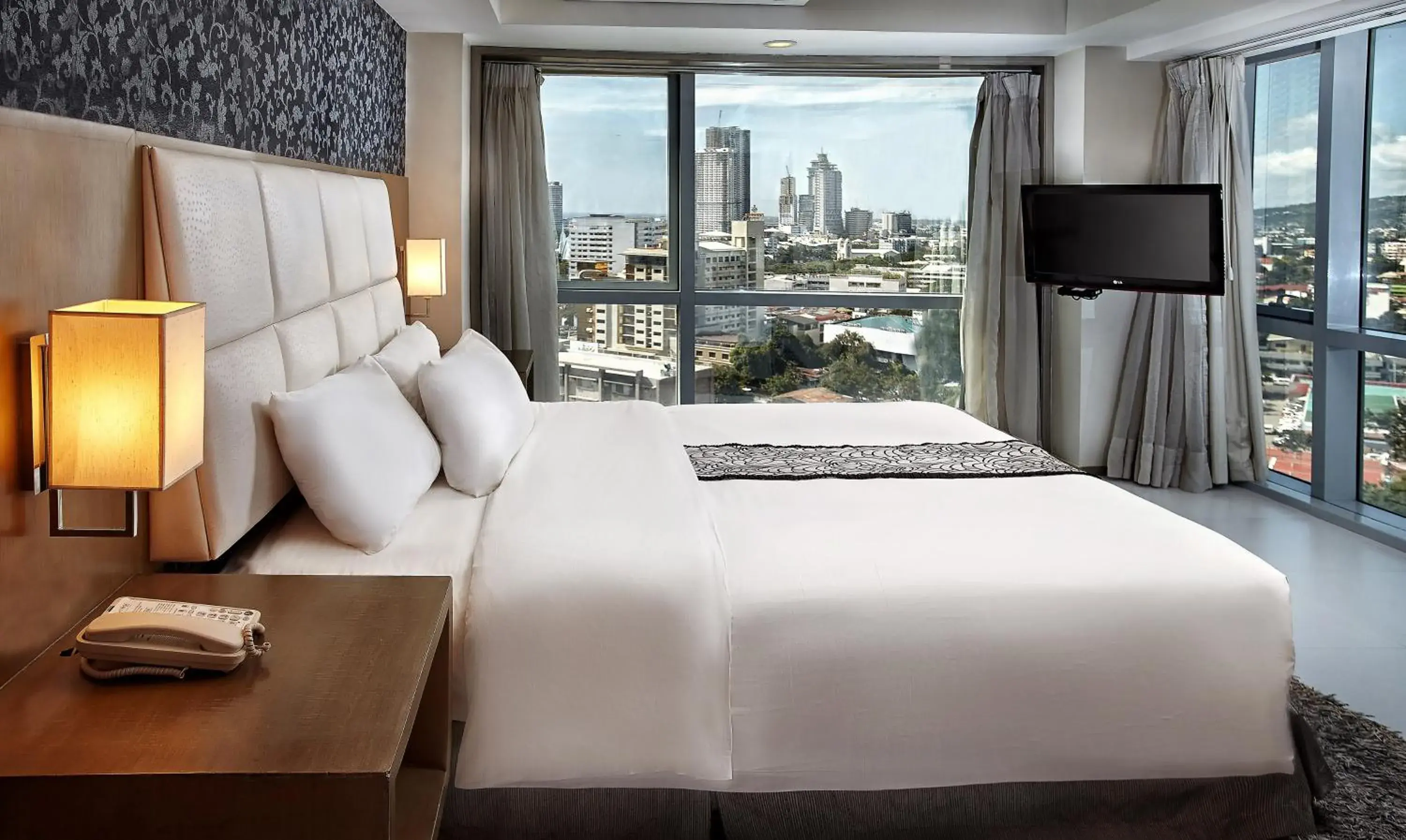 Bed in Quest Hotel & Conference Center Cebu Bed in Quest Hotel & Conference Center Cebu