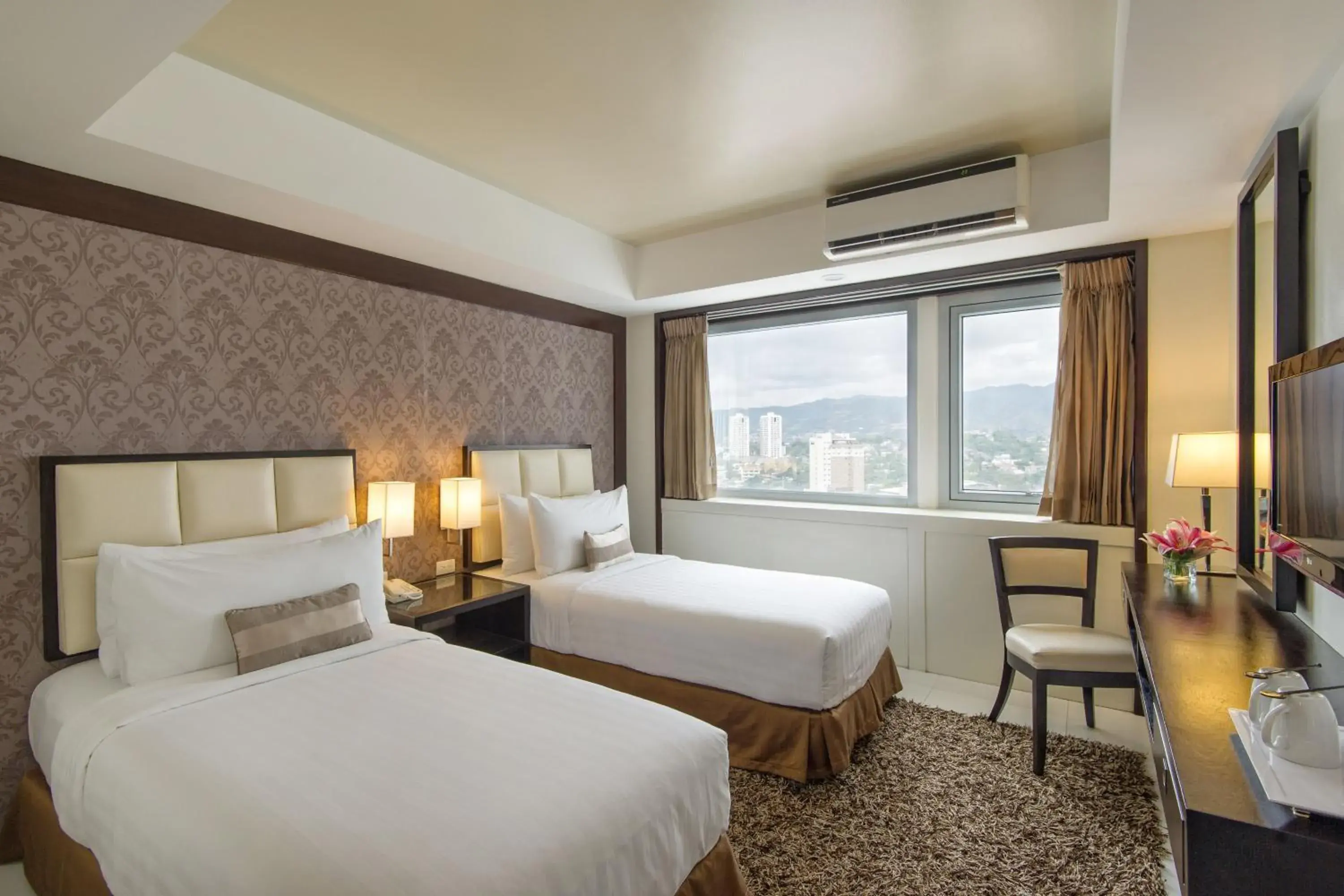 Deluxe Double Room - Leisure Stay in Quest Hotel & Conference Center Cebu Deluxe Double Room - Leisure Stay in Quest Hotel & Conference Center Cebu