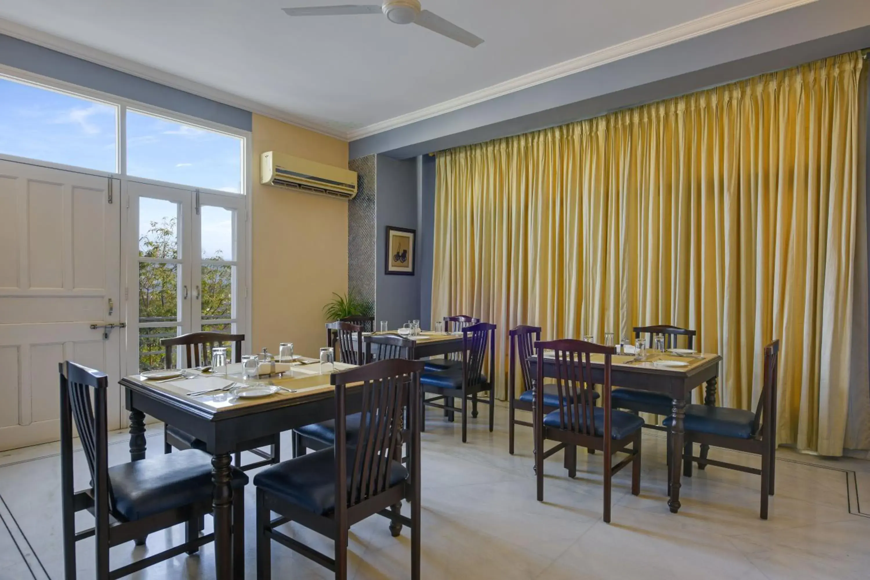 Restaurant/places to eat in Shahpura Dev Villa Restaurant/places to eat in Shahpura Dev Villa