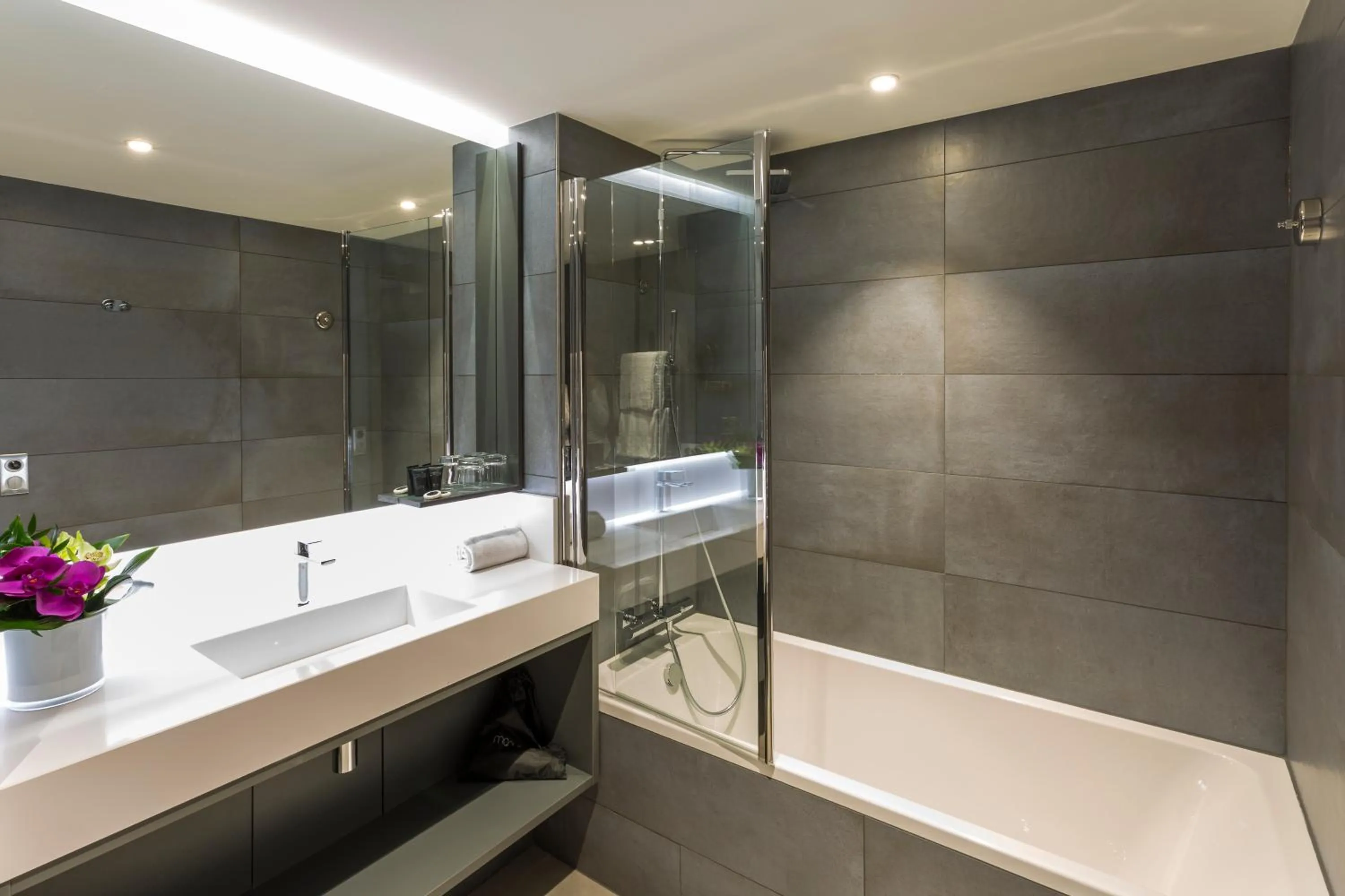 Bathroom in Nemea Appart Hotel Cannes Palais