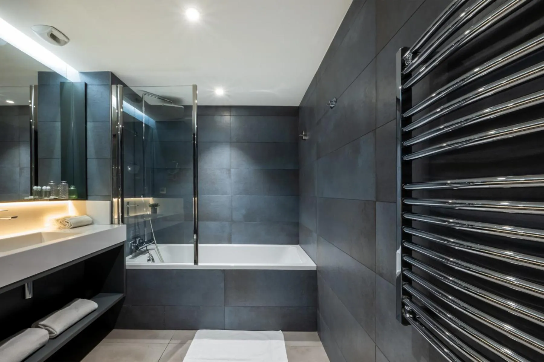 Bathroom in Nemea Appart Hotel Cannes Palais