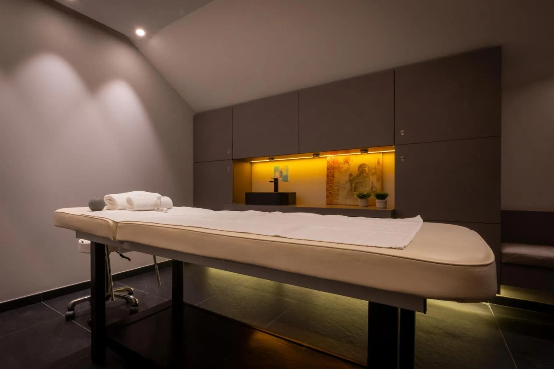 Massage in Nemea Appart Hotel Cannes Palais