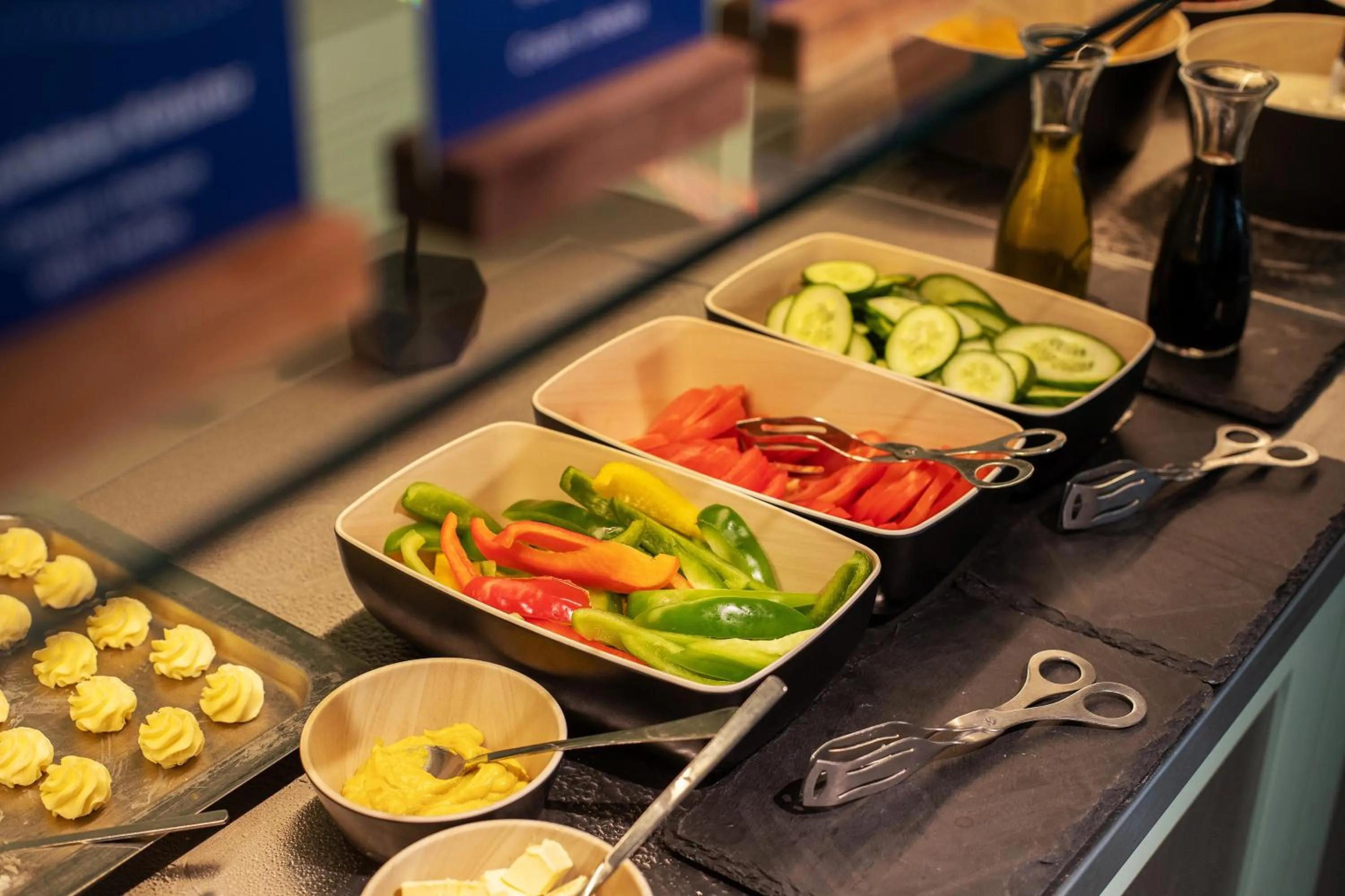 Buffet breakfast in MEININGER Hotel Berlin Airport