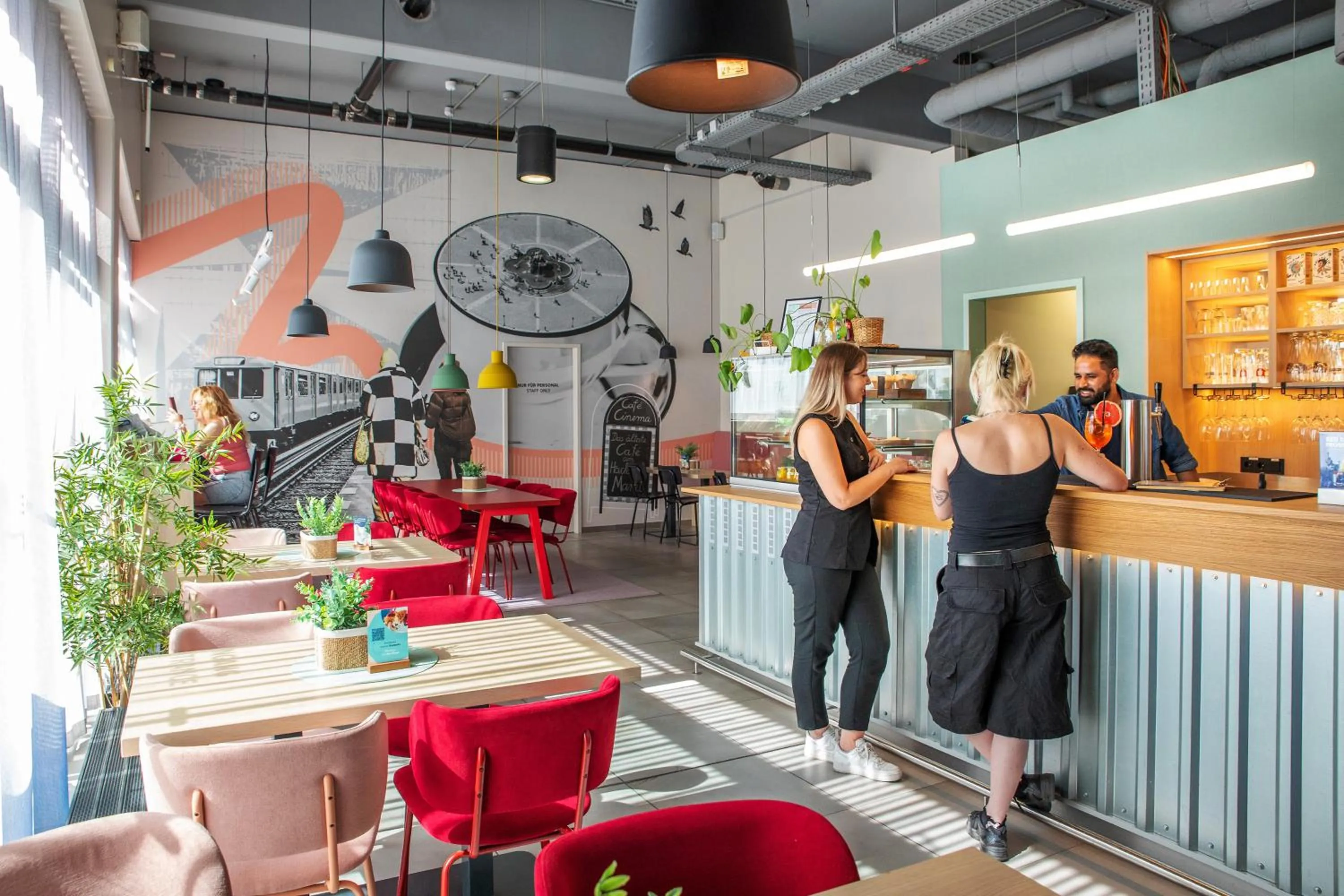 Lounge or bar in MEININGER Hotel Berlin Airport