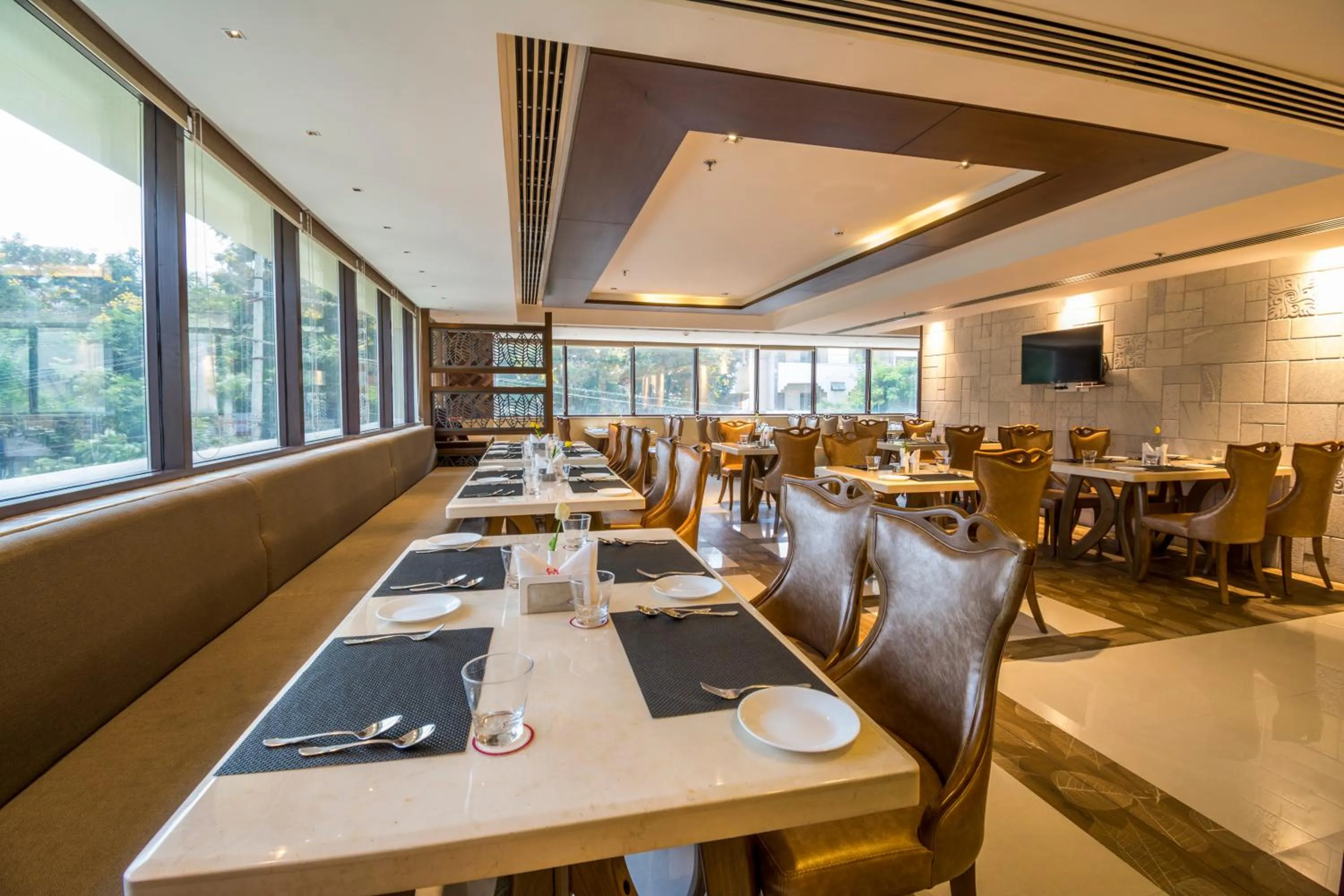 Restaurant/places to eat in The Capital Hotel