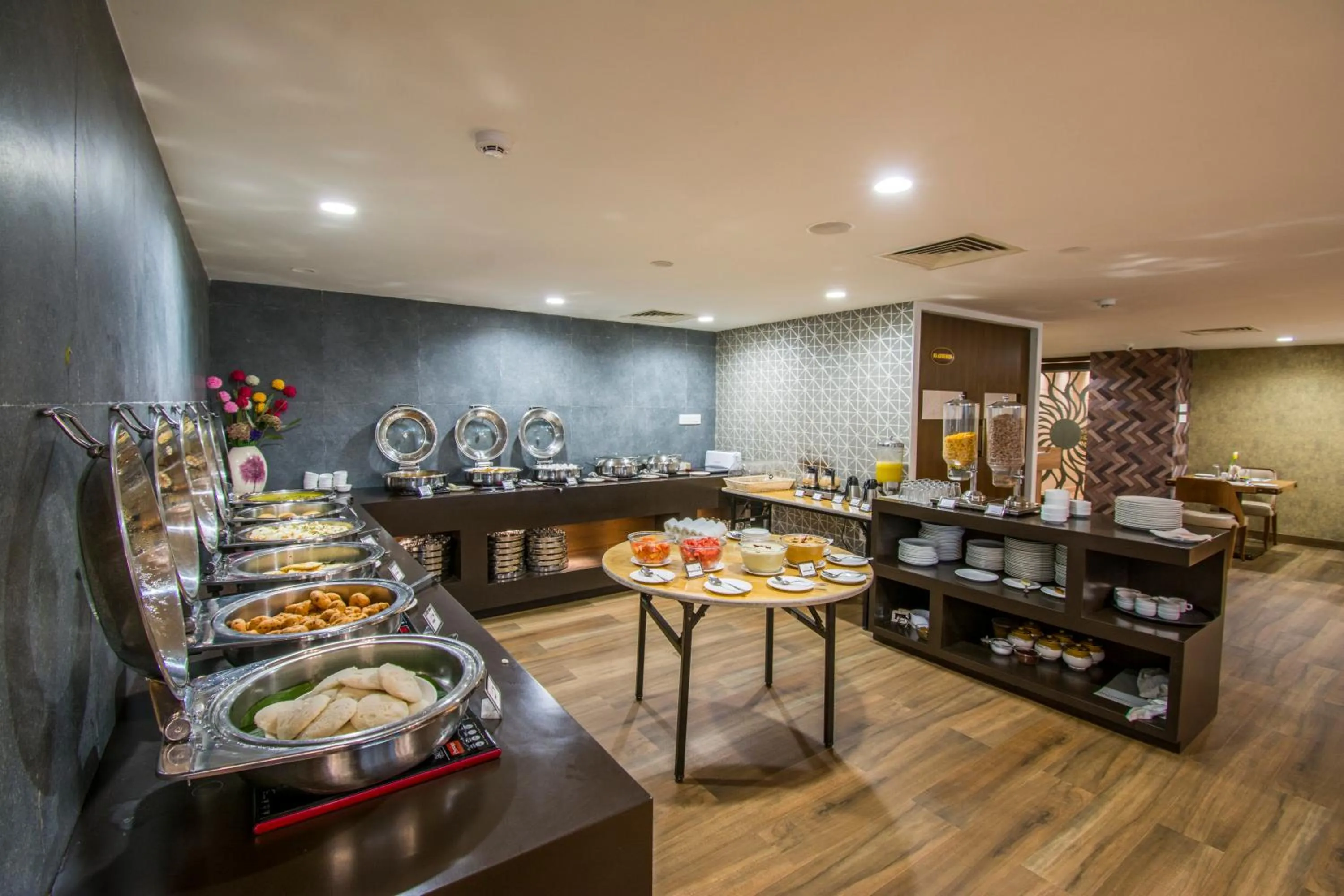 Restaurant/places to eat in The Capital Hotel