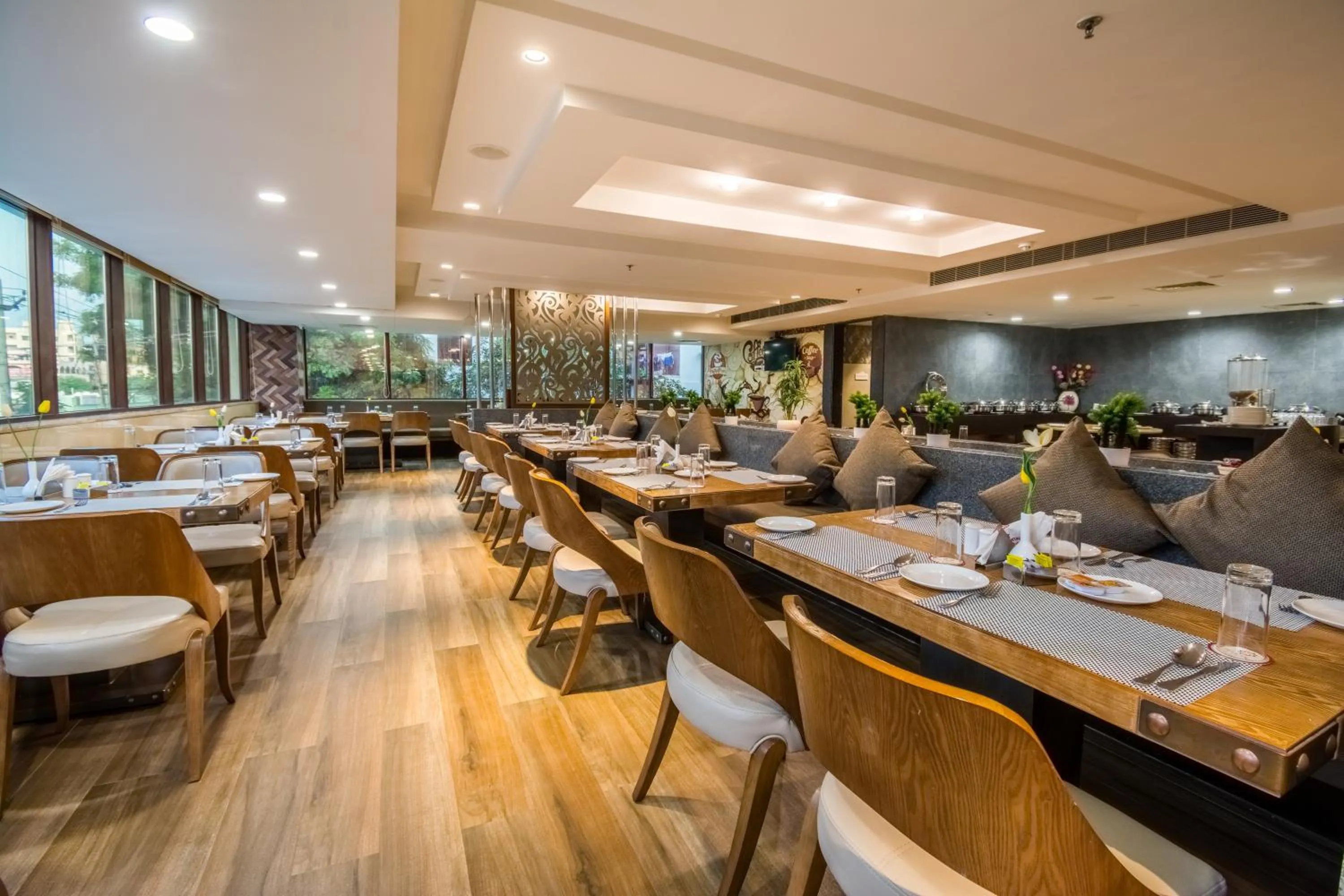 Restaurant/places to eat in The Capital Hotel