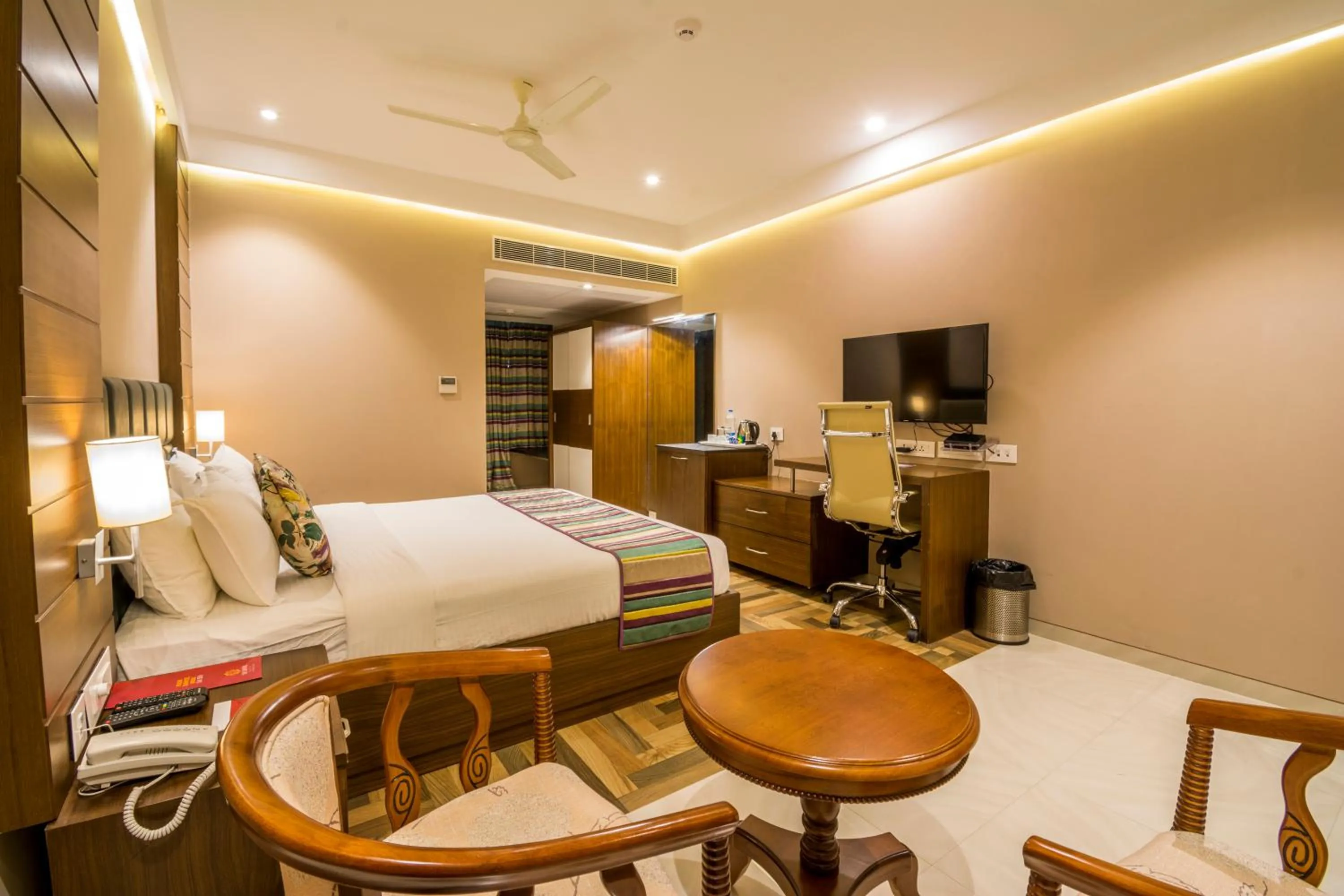 Bedroom, Bed in The Capital Hotel