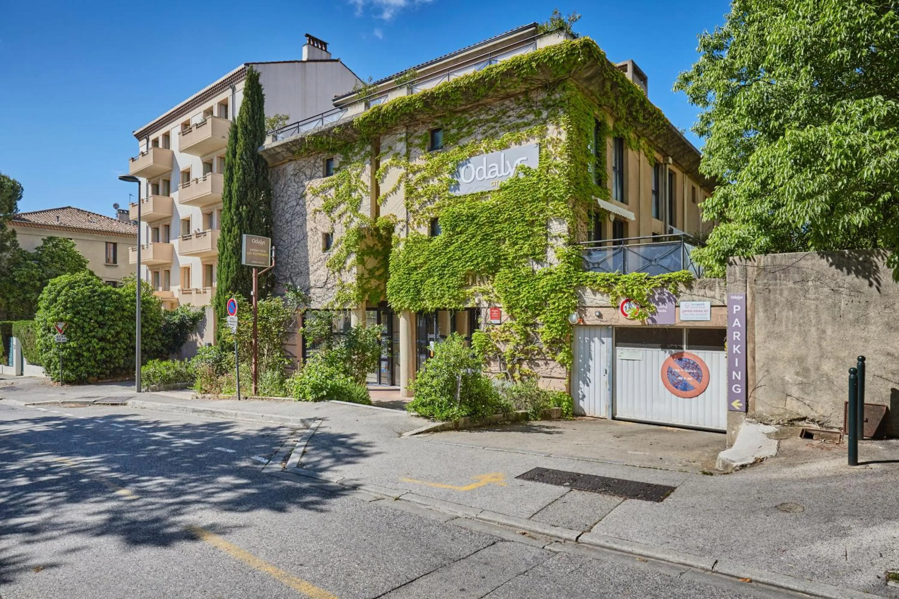 Property building in Appart Hotel Odalys City Aix en Provence Les Floridianes