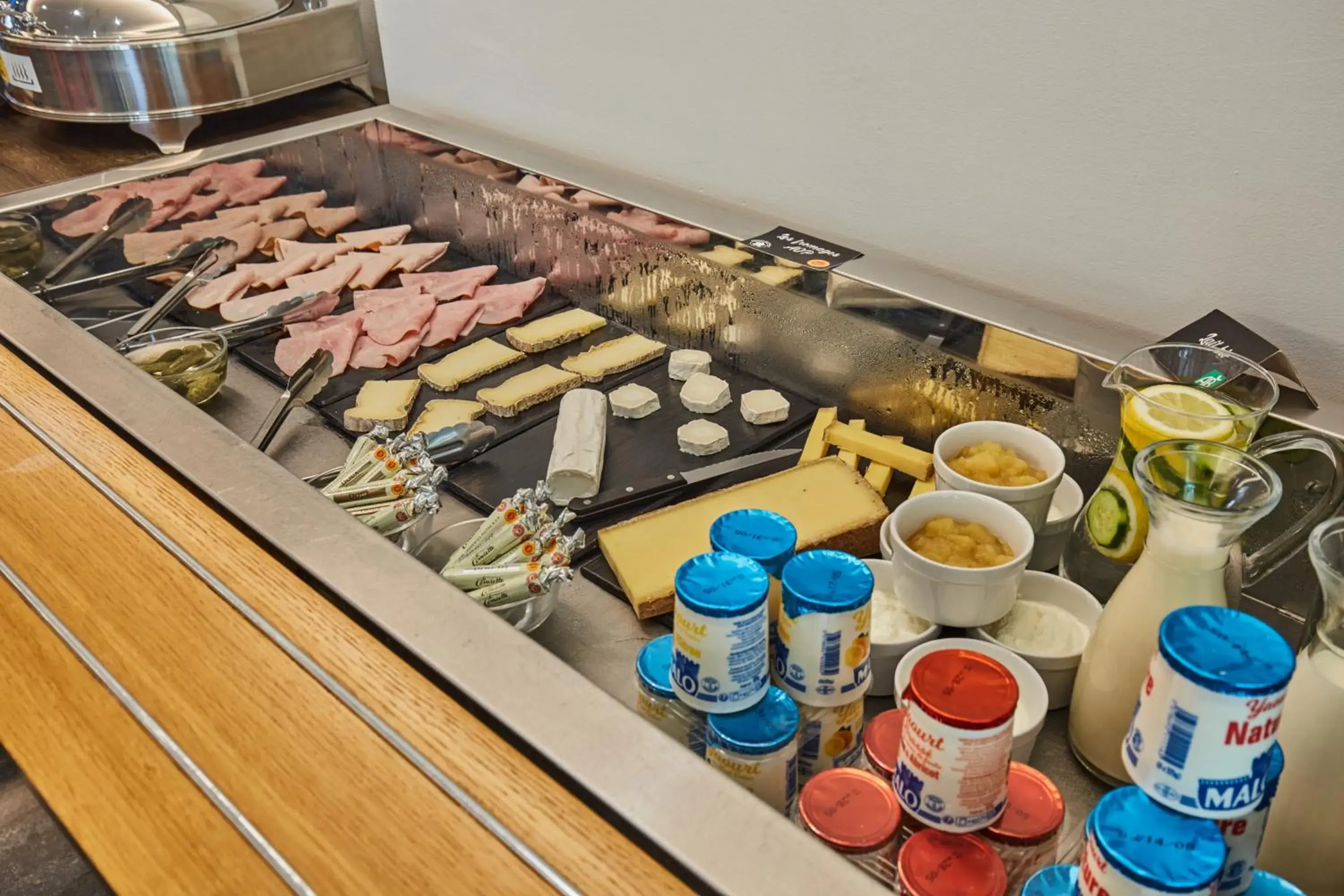 Buffet breakfast in Appart Hotel Odalys City Aix en Provence Les Floridianes Buffet breakfast in Appart Hotel Odalys City Aix en Provence Les Floridianes