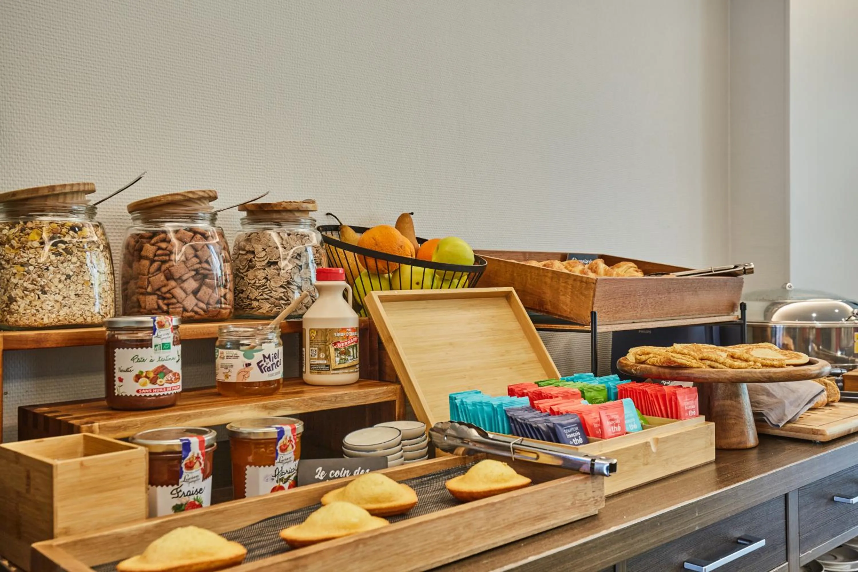 Buffet breakfast in Appart Hotel Odalys City Aix en Provence Les Floridianes