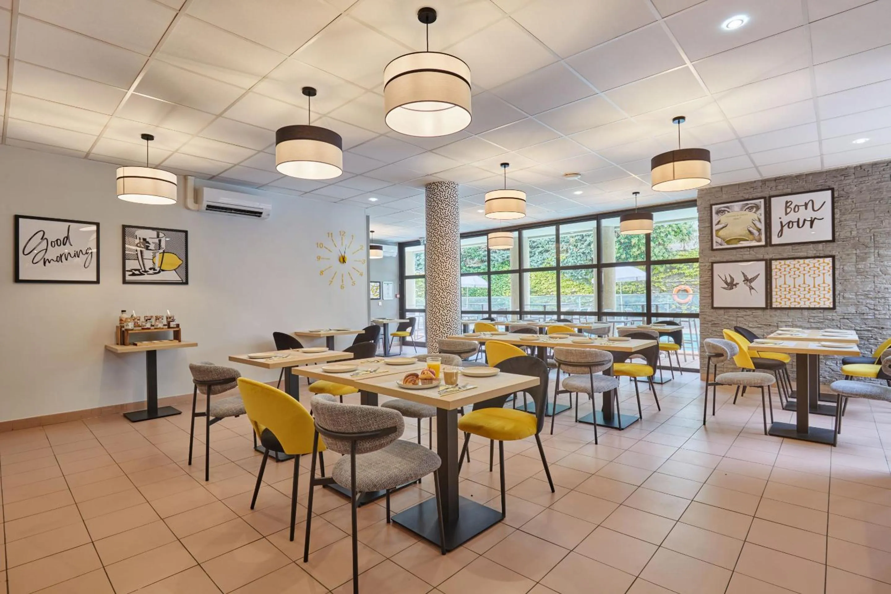 Buffet breakfast in Appart Hotel Odalys City Aix en Provence Les Floridianes