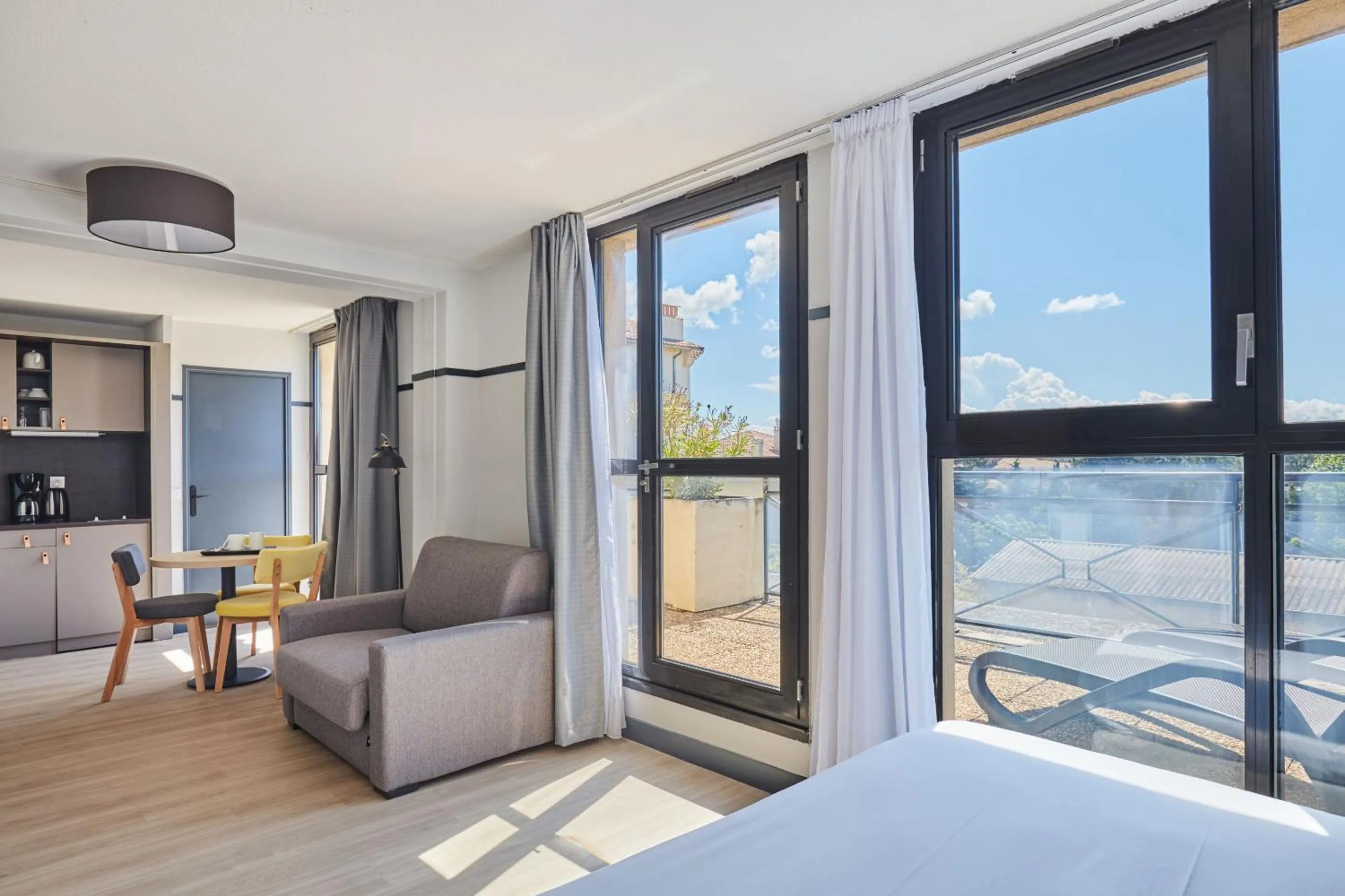 Photo of the whole room, Bed in Appart Hotel Odalys City Aix en Provence Les Floridianes