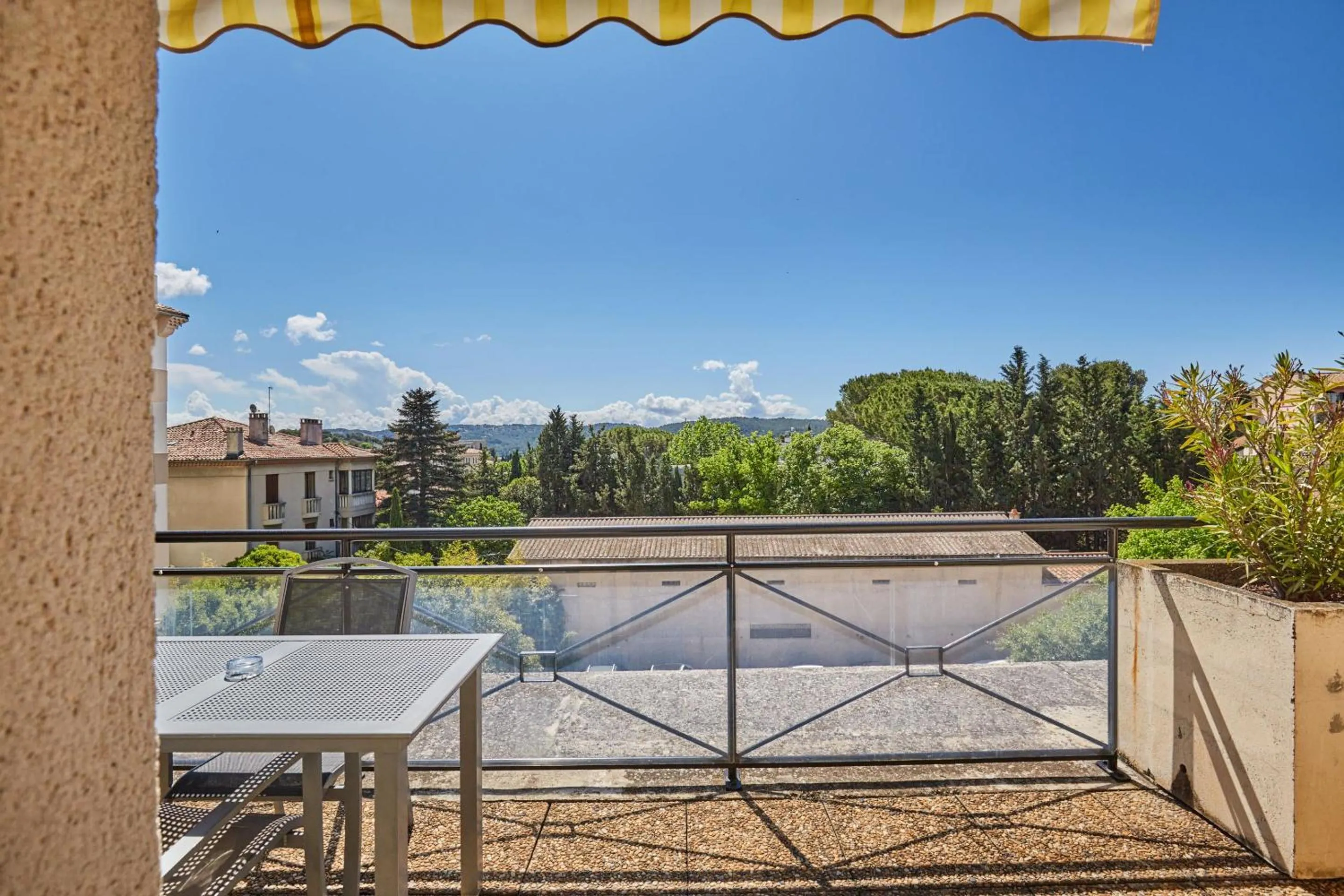 Patio in Appart Hotel Odalys City Aix en Provence Les Floridianes