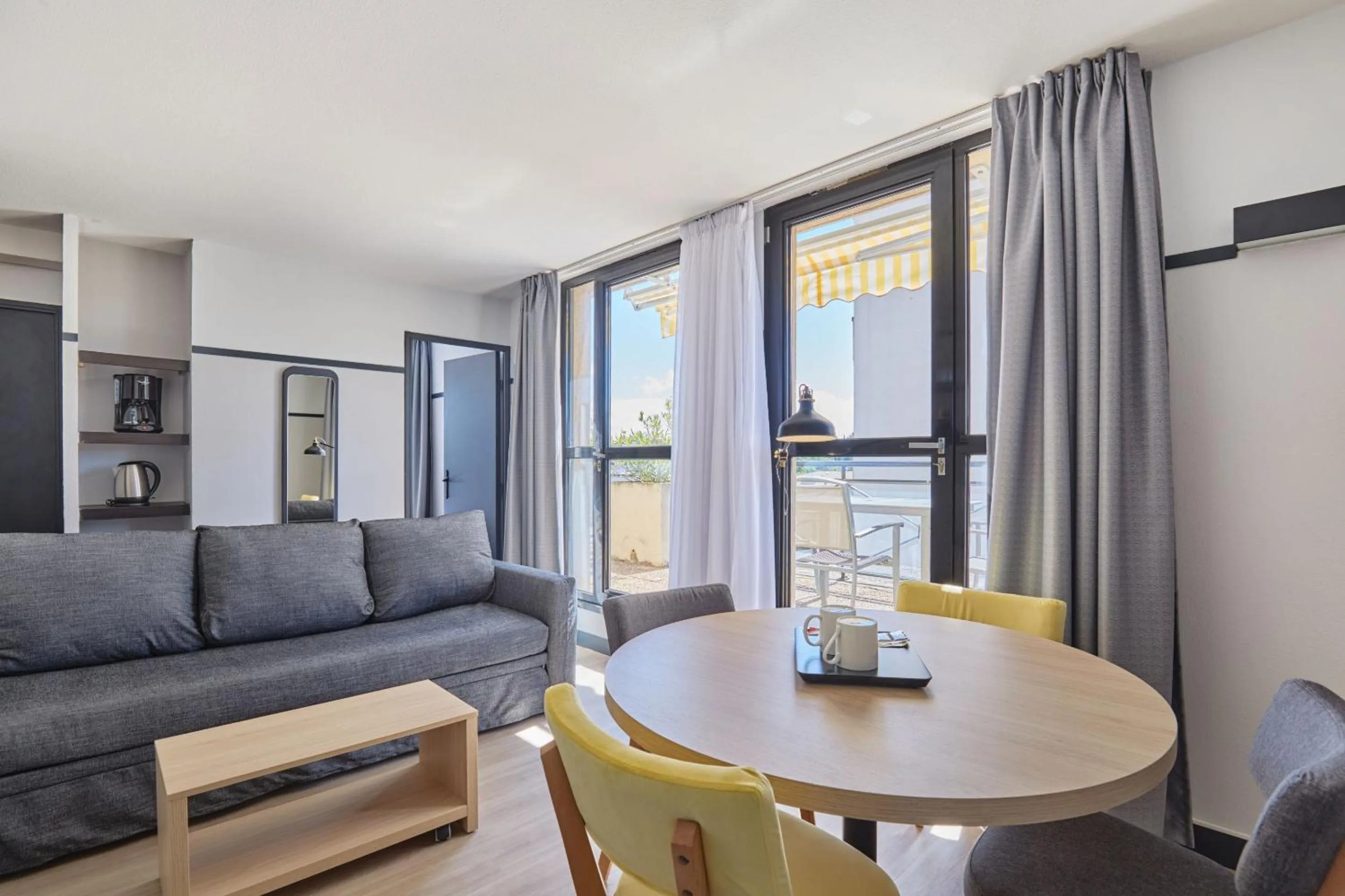 Seating area in Appart Hotel Odalys City Aix en Provence Les Floridianes