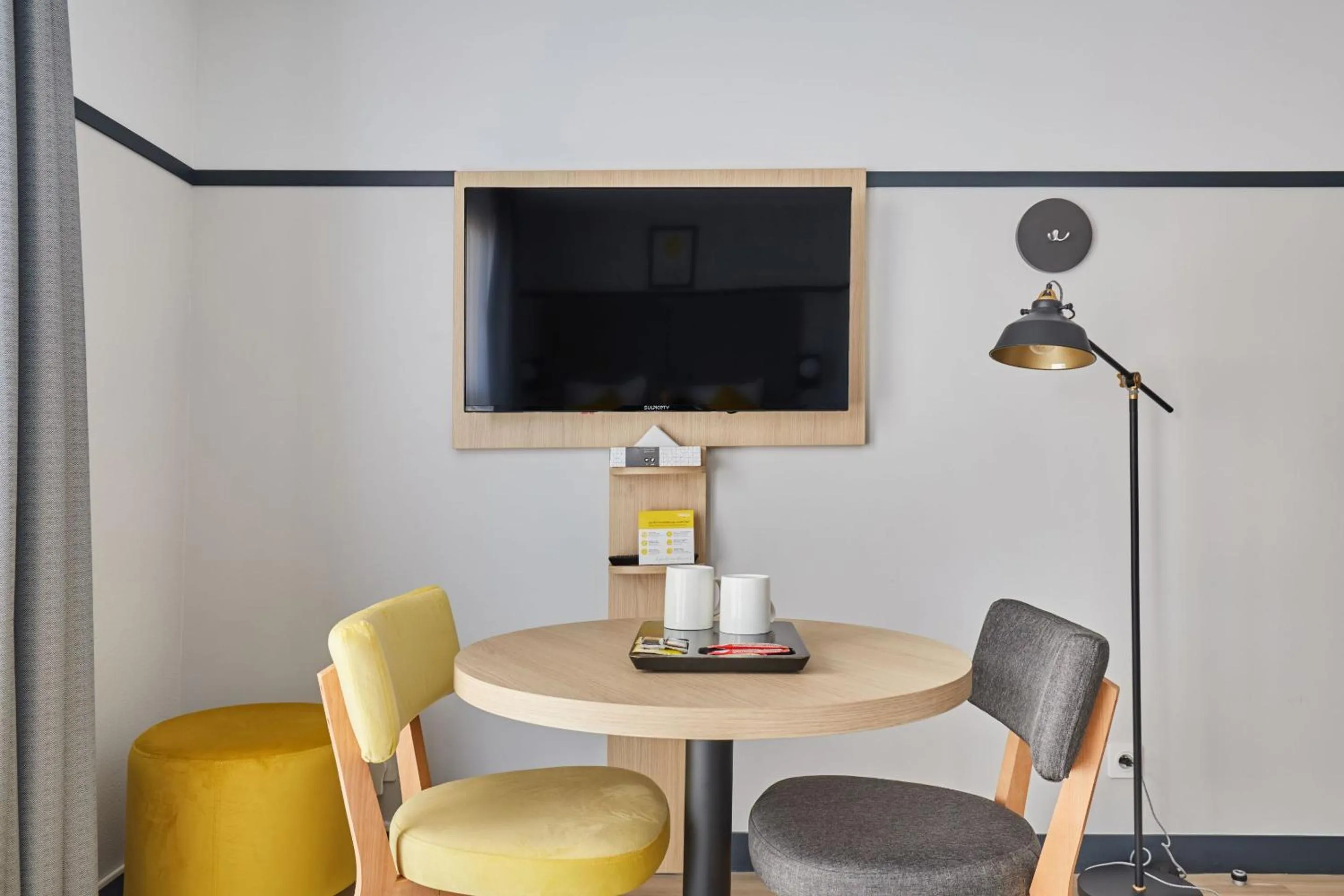 TV and multimedia in Appart Hotel Odalys City Aix en Provence Les Floridianes