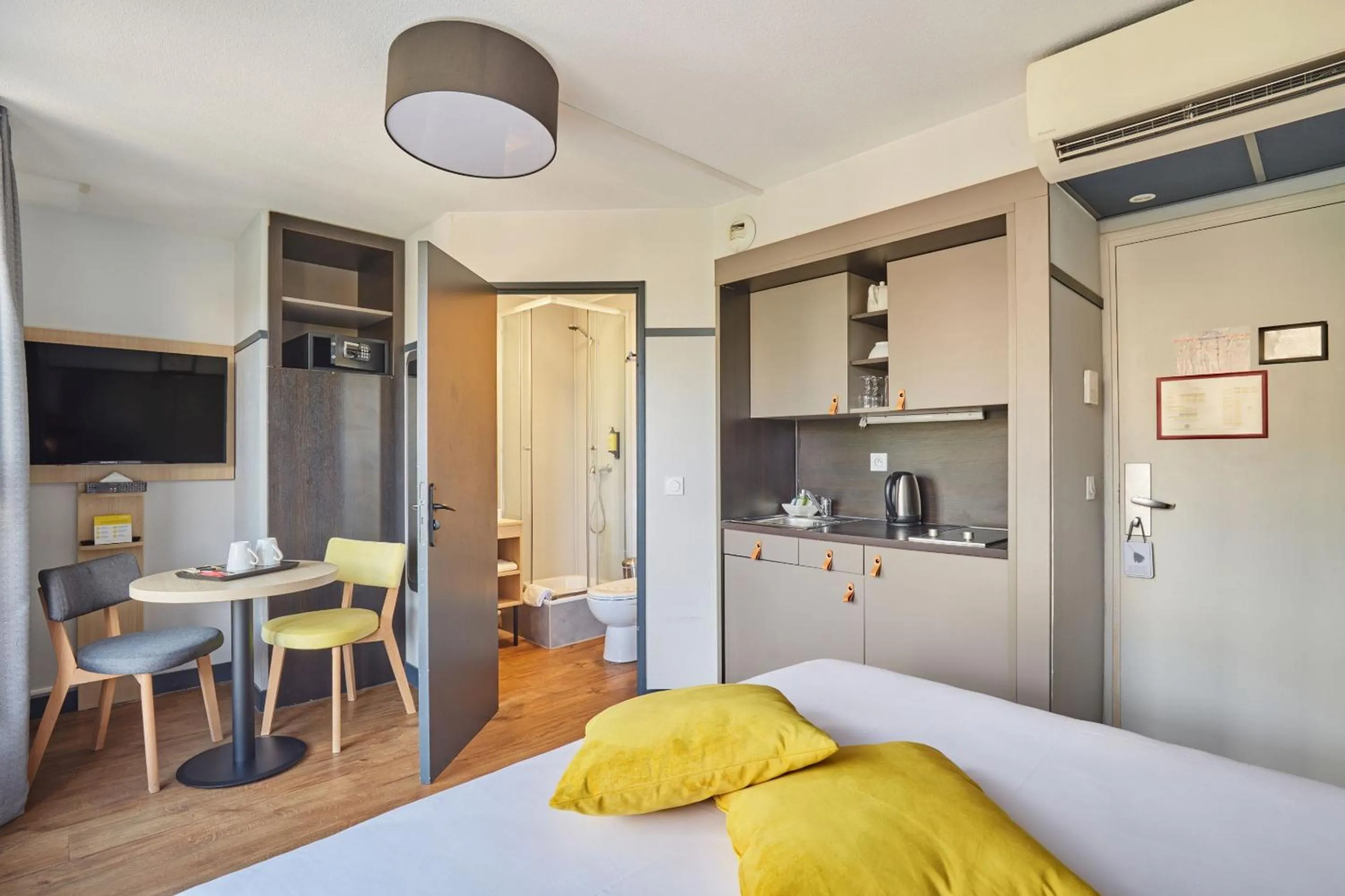 Bedroom, Bed in Appart Hotel Odalys City Aix en Provence Les Floridianes