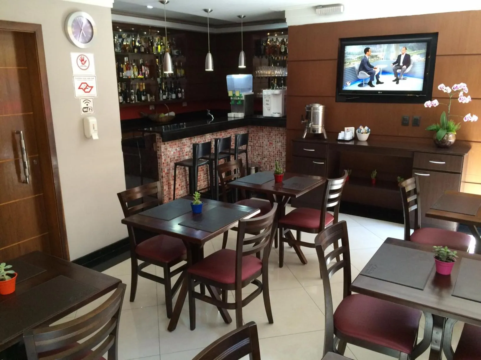Restaurant/places to eat in Glória Plaza Hotel (Adults Only)