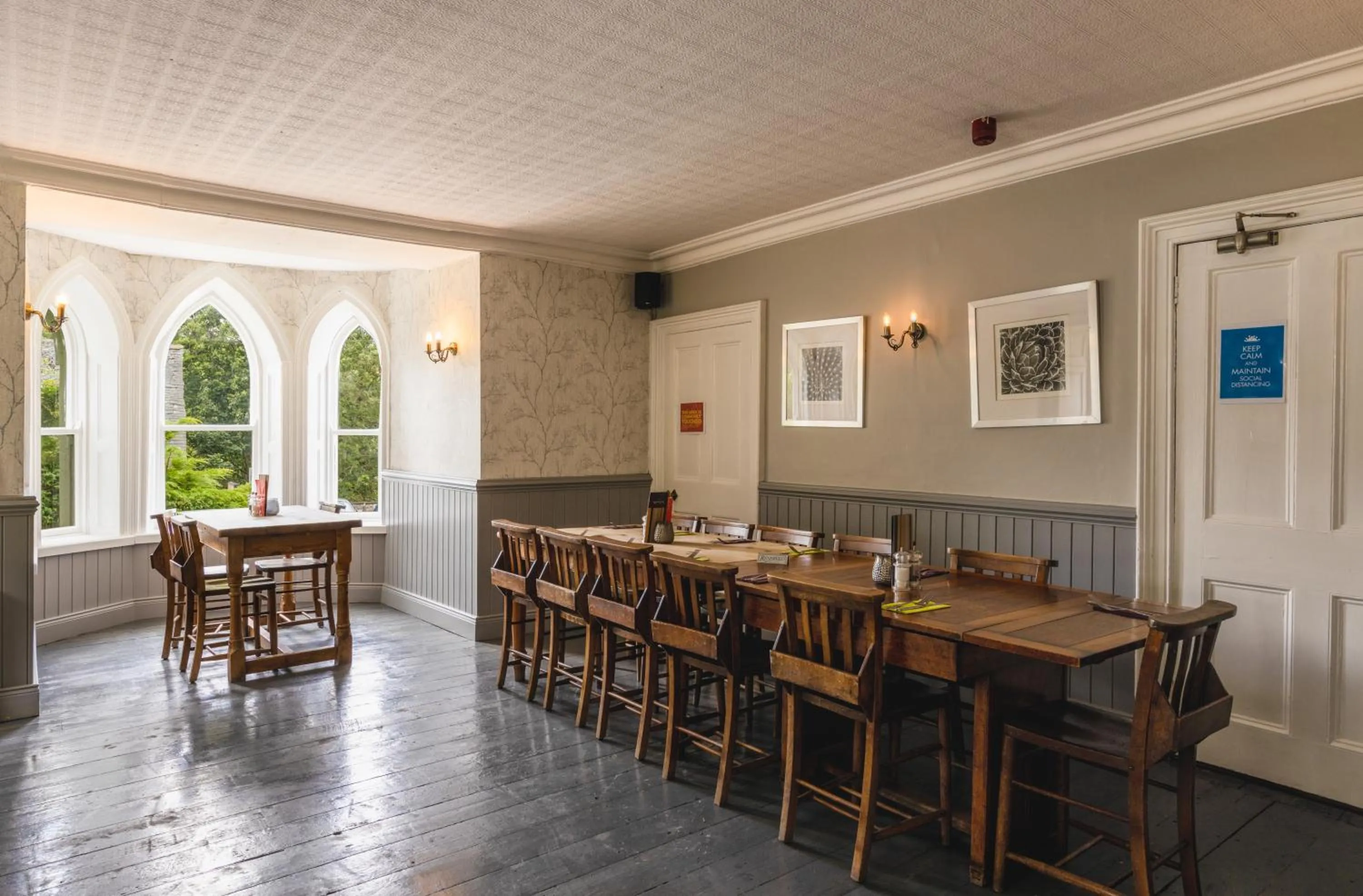 Restaurant/places to eat in Alston House Hotel