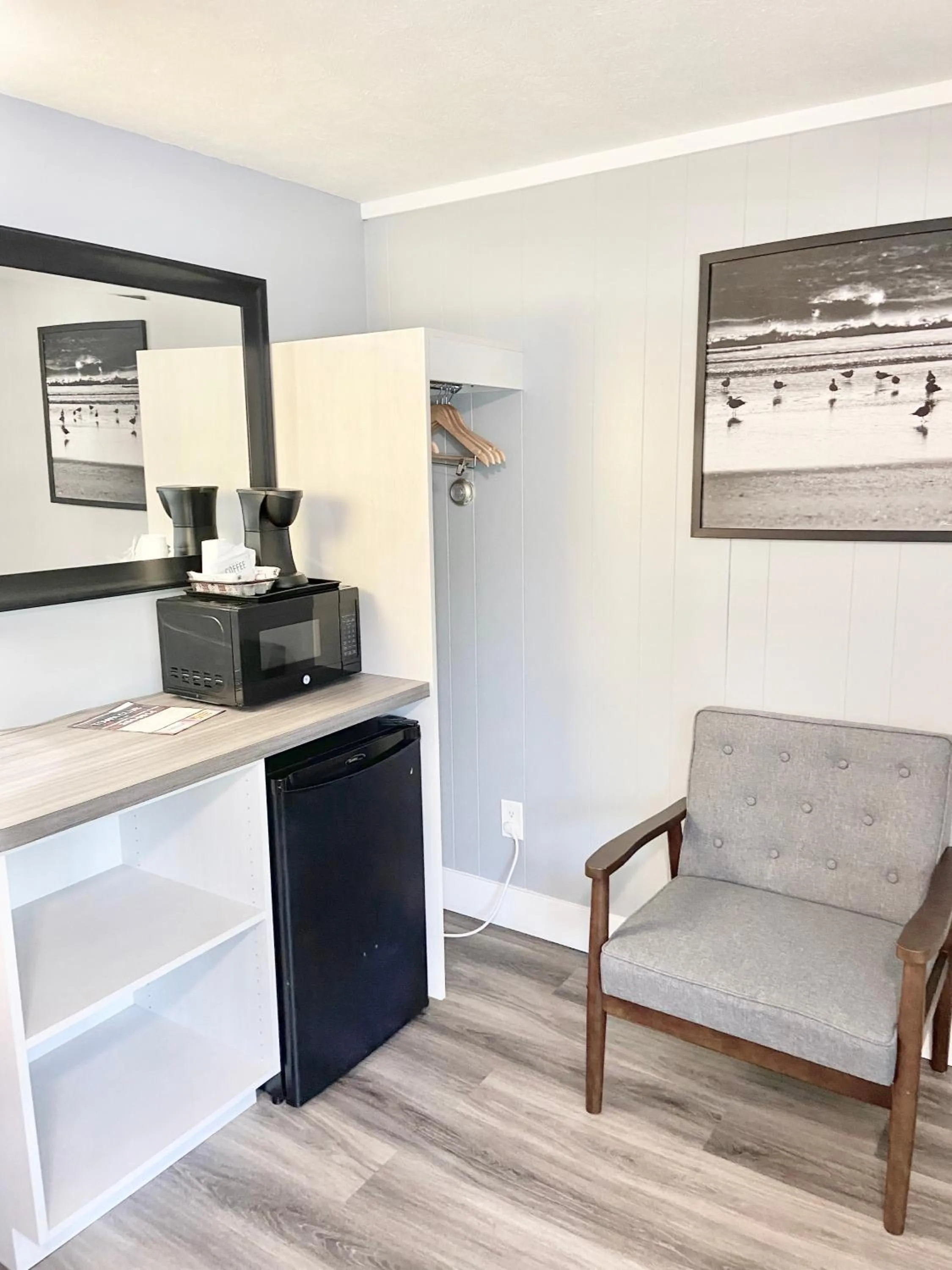 Kitchen or kitchenette in Elk Rapids Lakeshore Inn