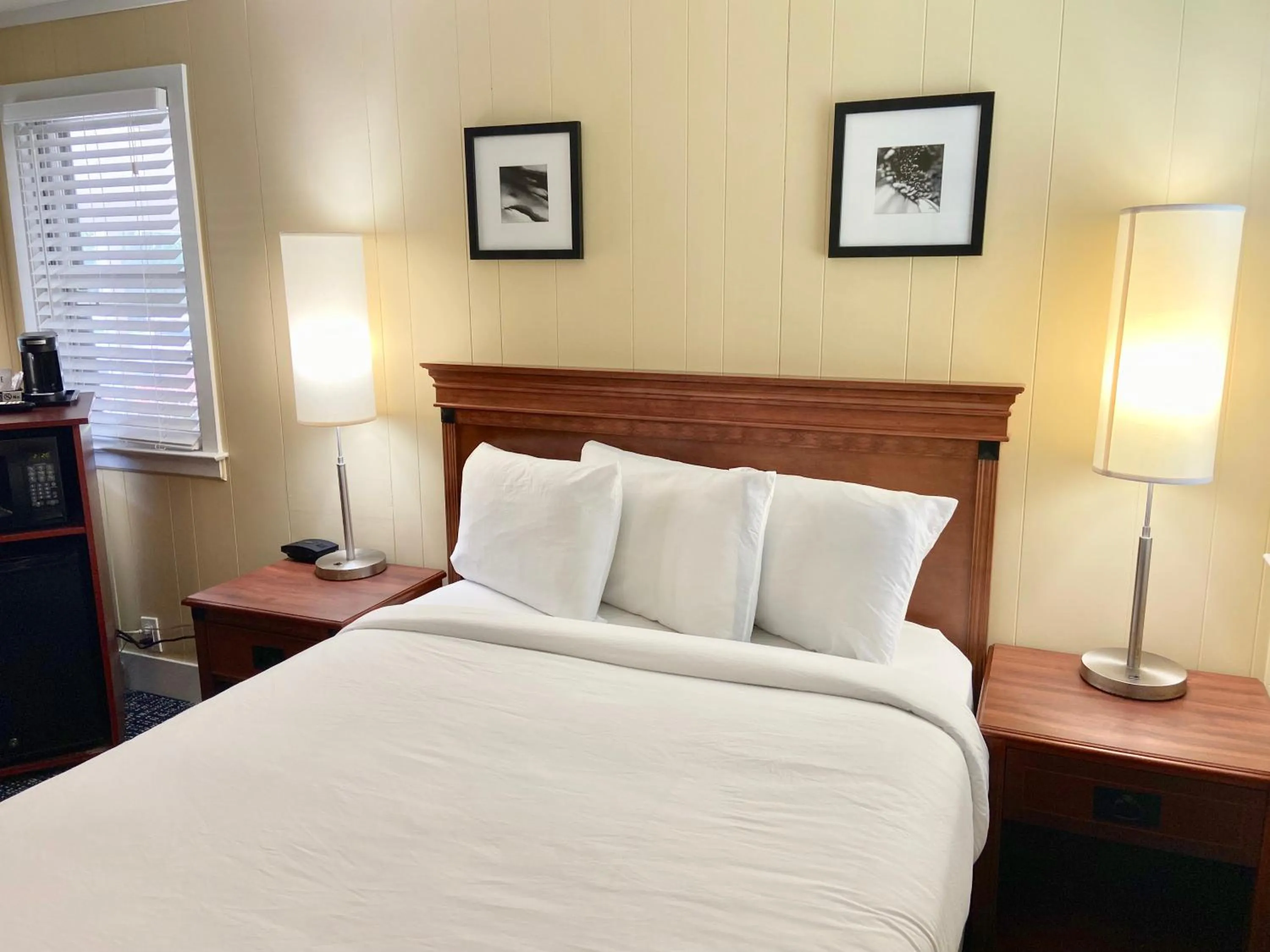 Bed in Elk Rapids Lakeshore Inn