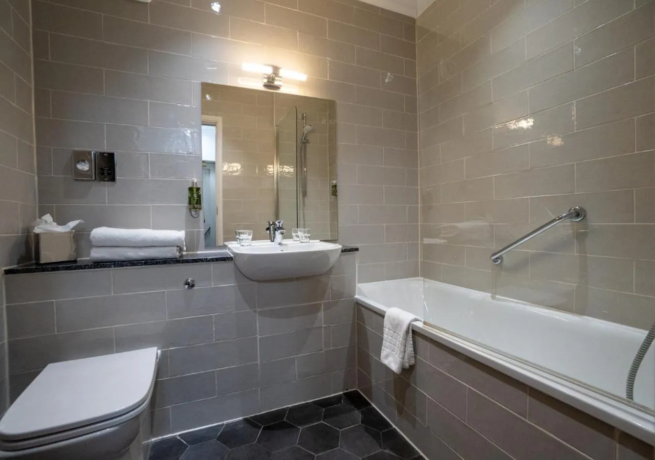 Toilet in Horwood House Hotel