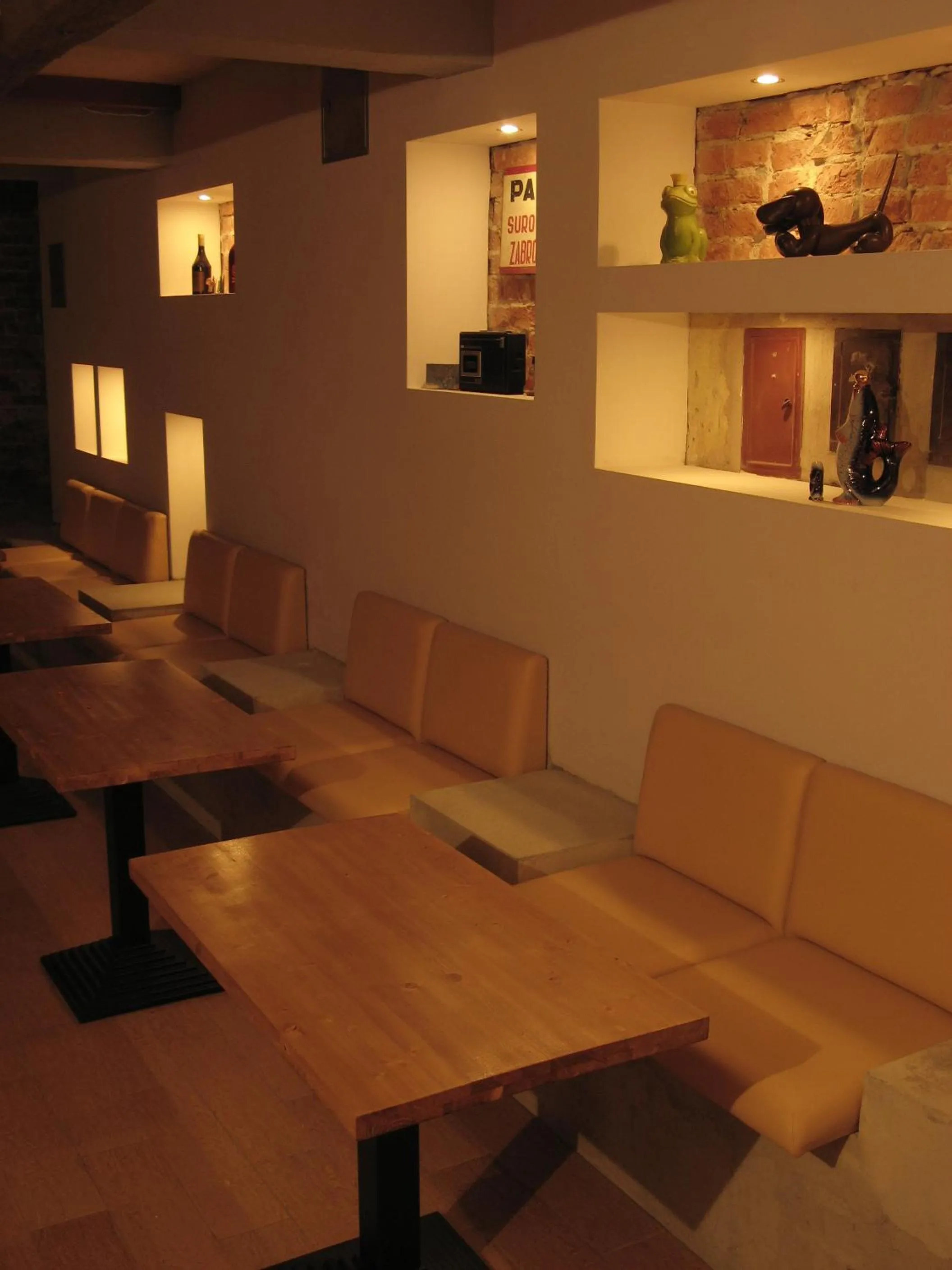 Restaurant/places to eat in Cybulskiego Guest Rooms