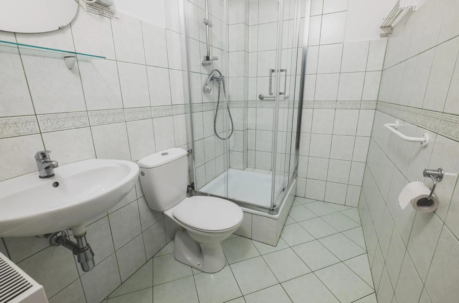 Shower in Cybulskiego Guest Rooms