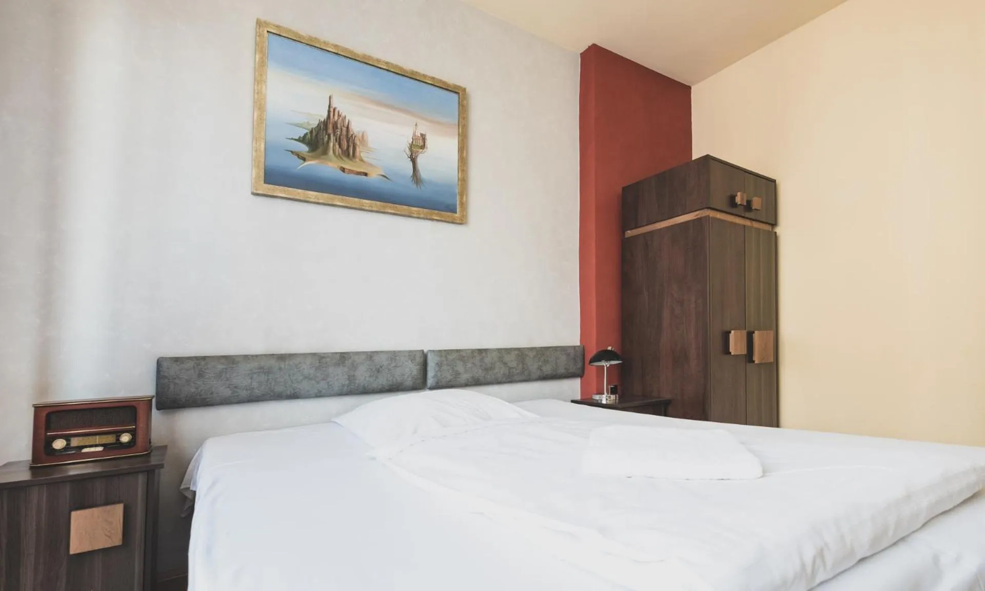 Bed in Cybulskiego Guest Rooms