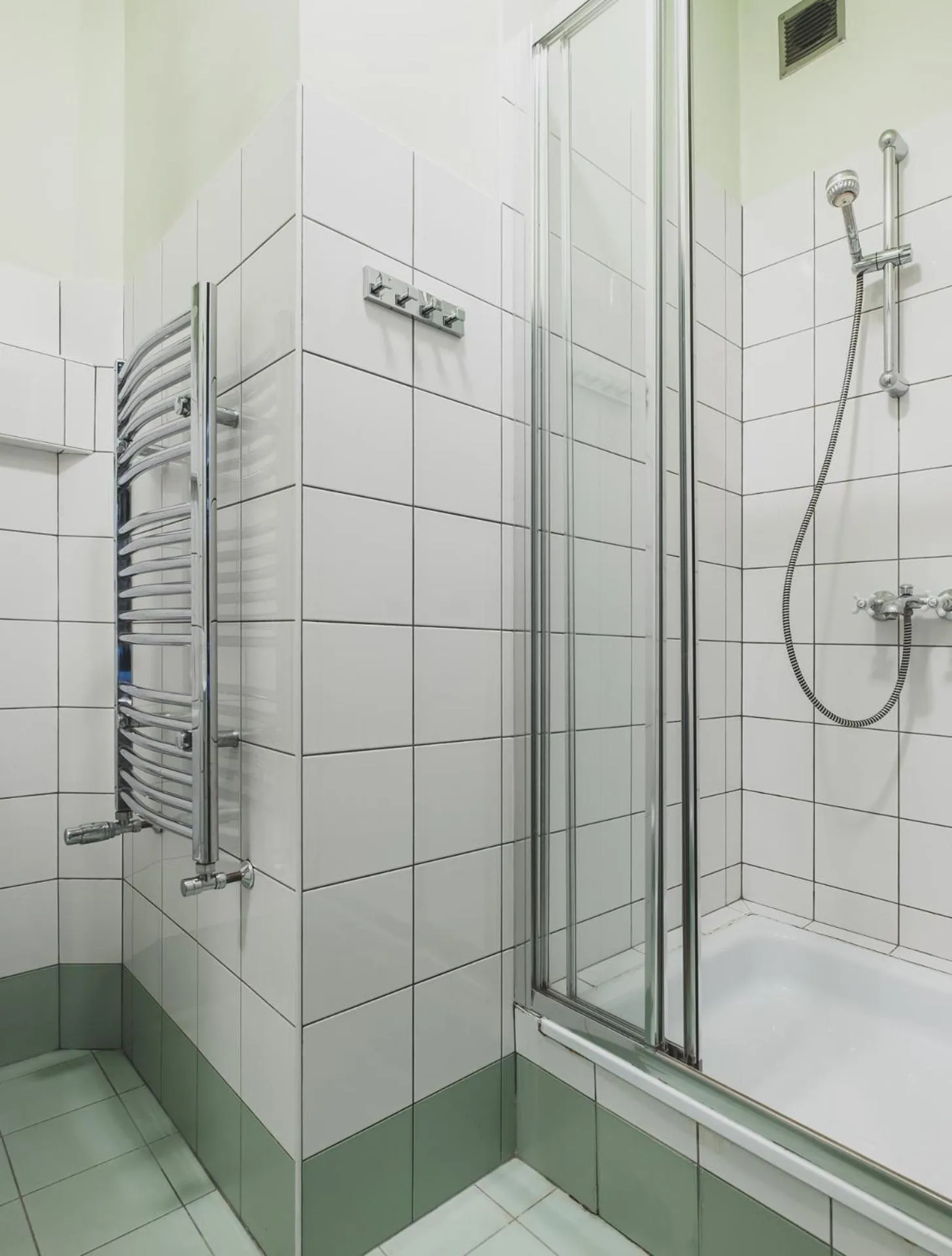 Shower in Cybulskiego Guest Rooms