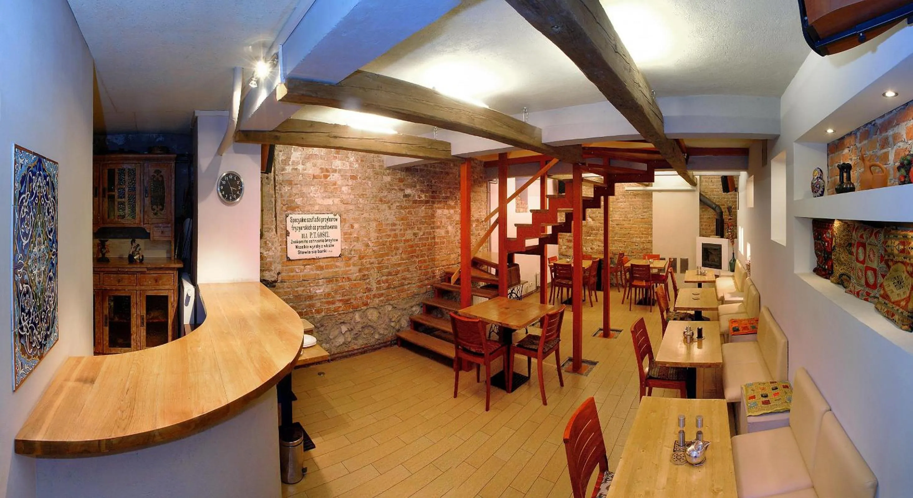 Restaurant/places to eat in Cybulskiego Guest Rooms