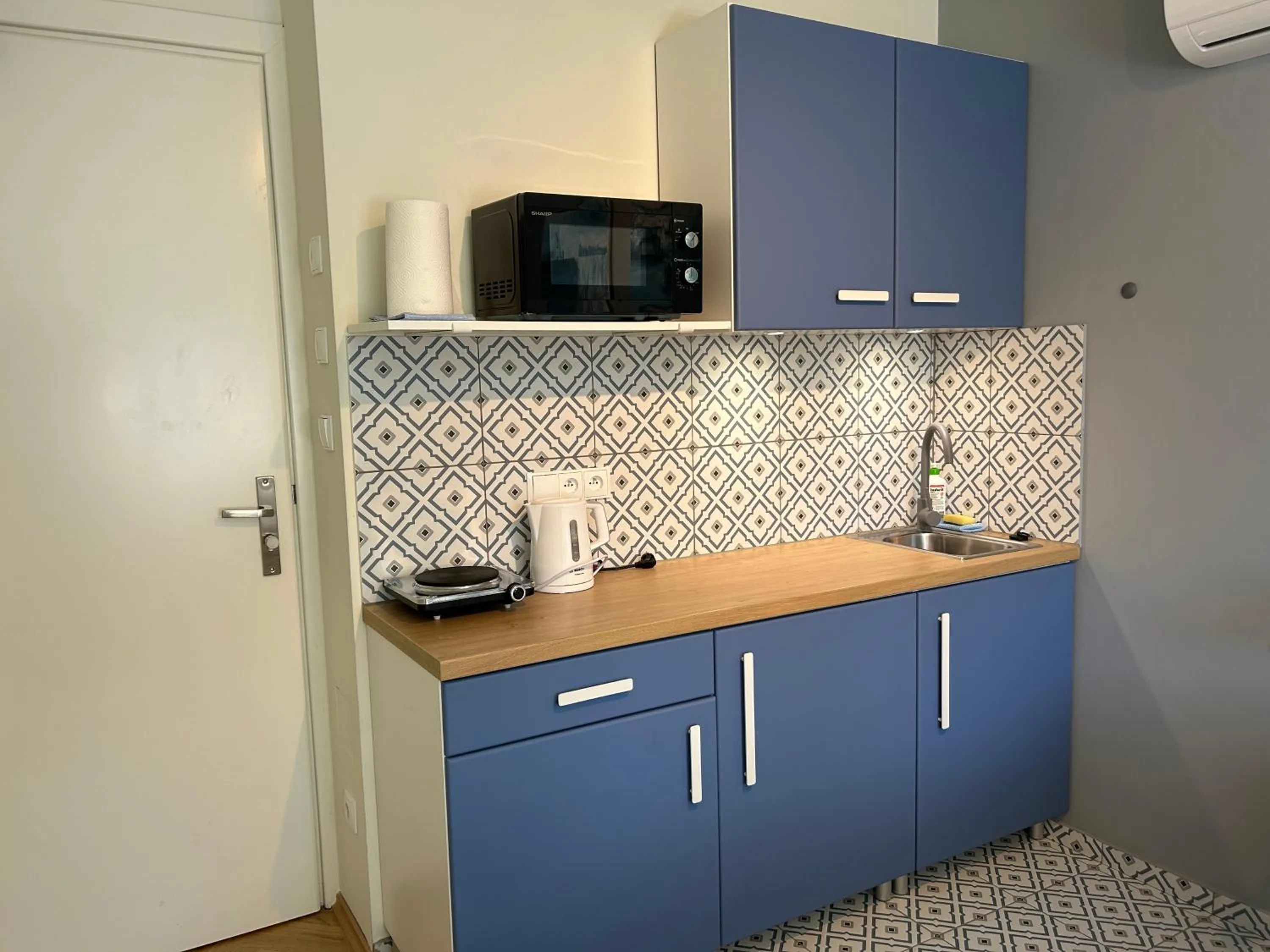 Kitchen or kitchenette in Cybulskiego Guest Rooms