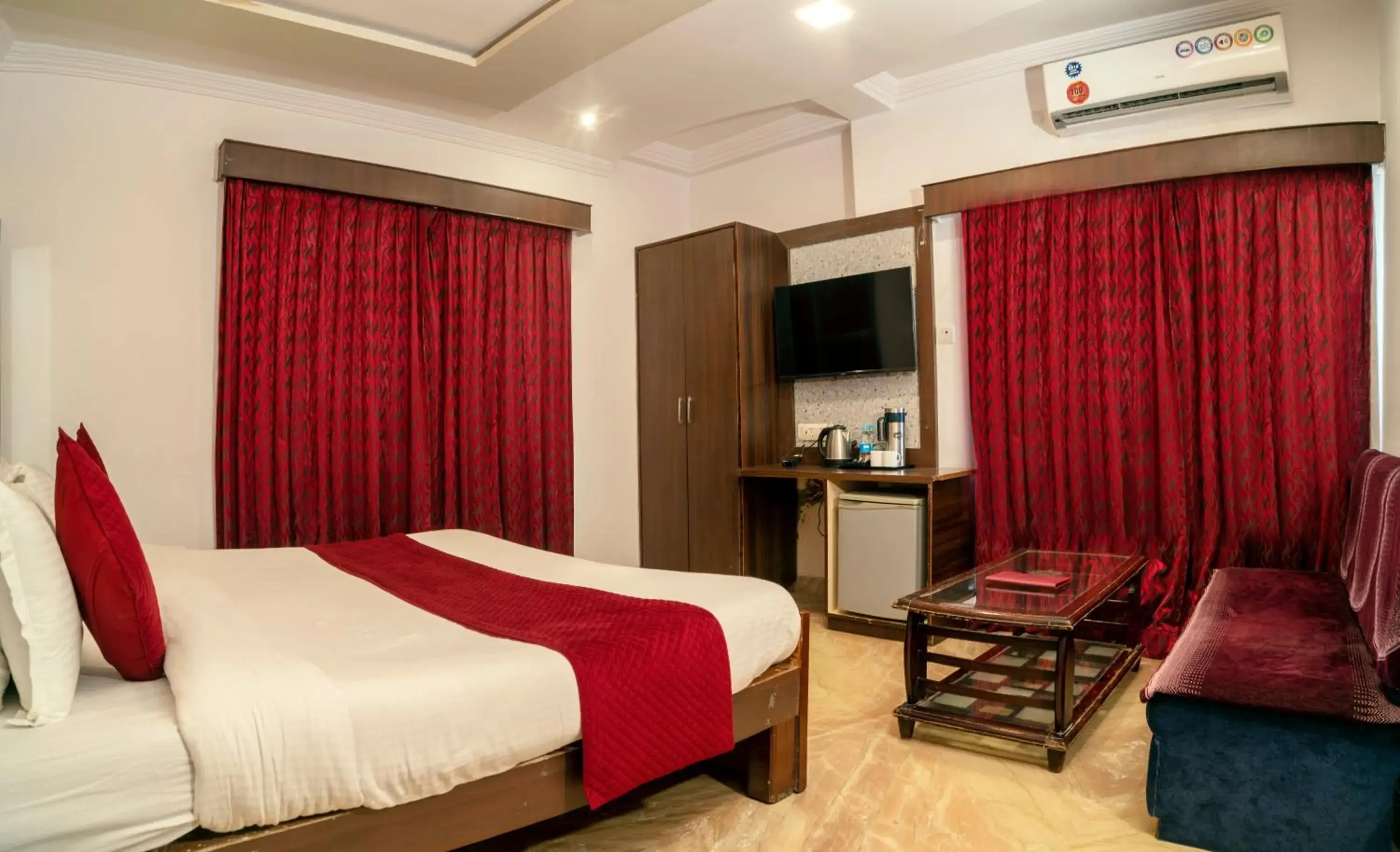 hair dresser, Bed in Florence Continental Udaipur hair dresser, Bed in Florence Continental Udaipur