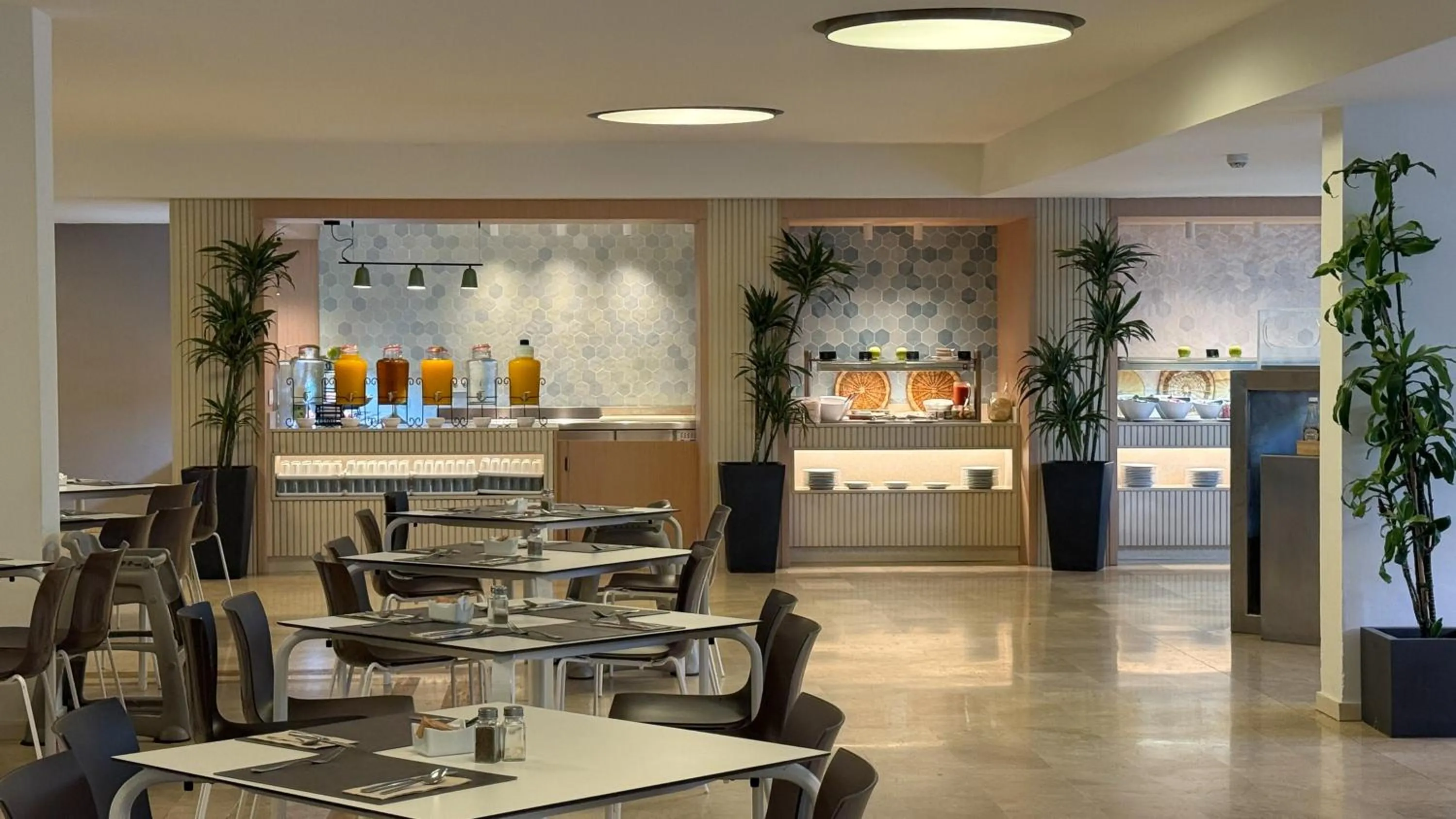 Restaurant/places to eat in Prinsotel La Pineda