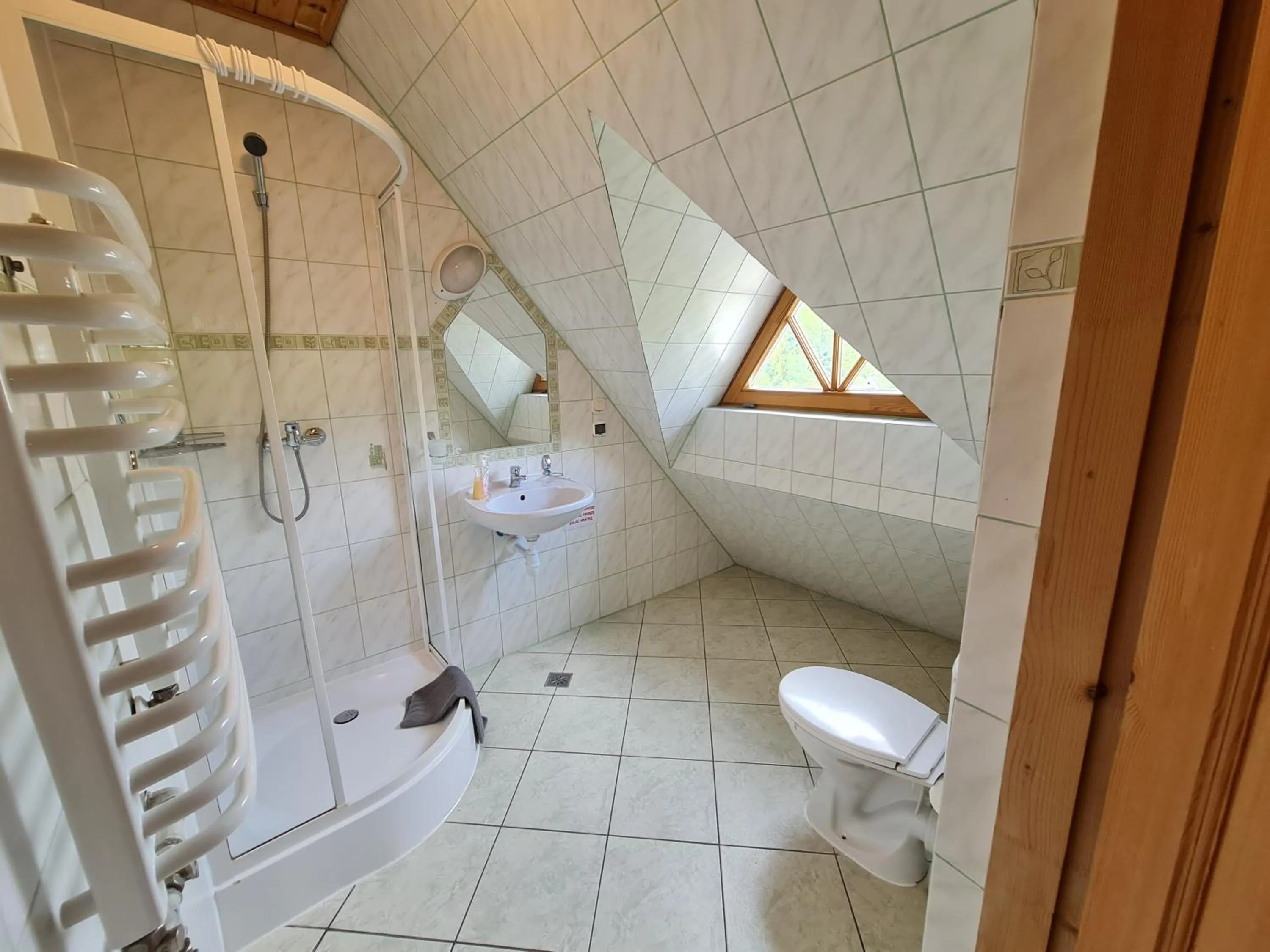 Shower in GliczarowSki u Zbója